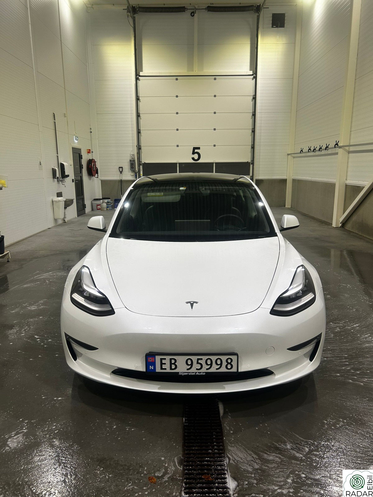 TESLA Model 3 Long Range AWD,autopilot,premiuminteriør,hengerfeste