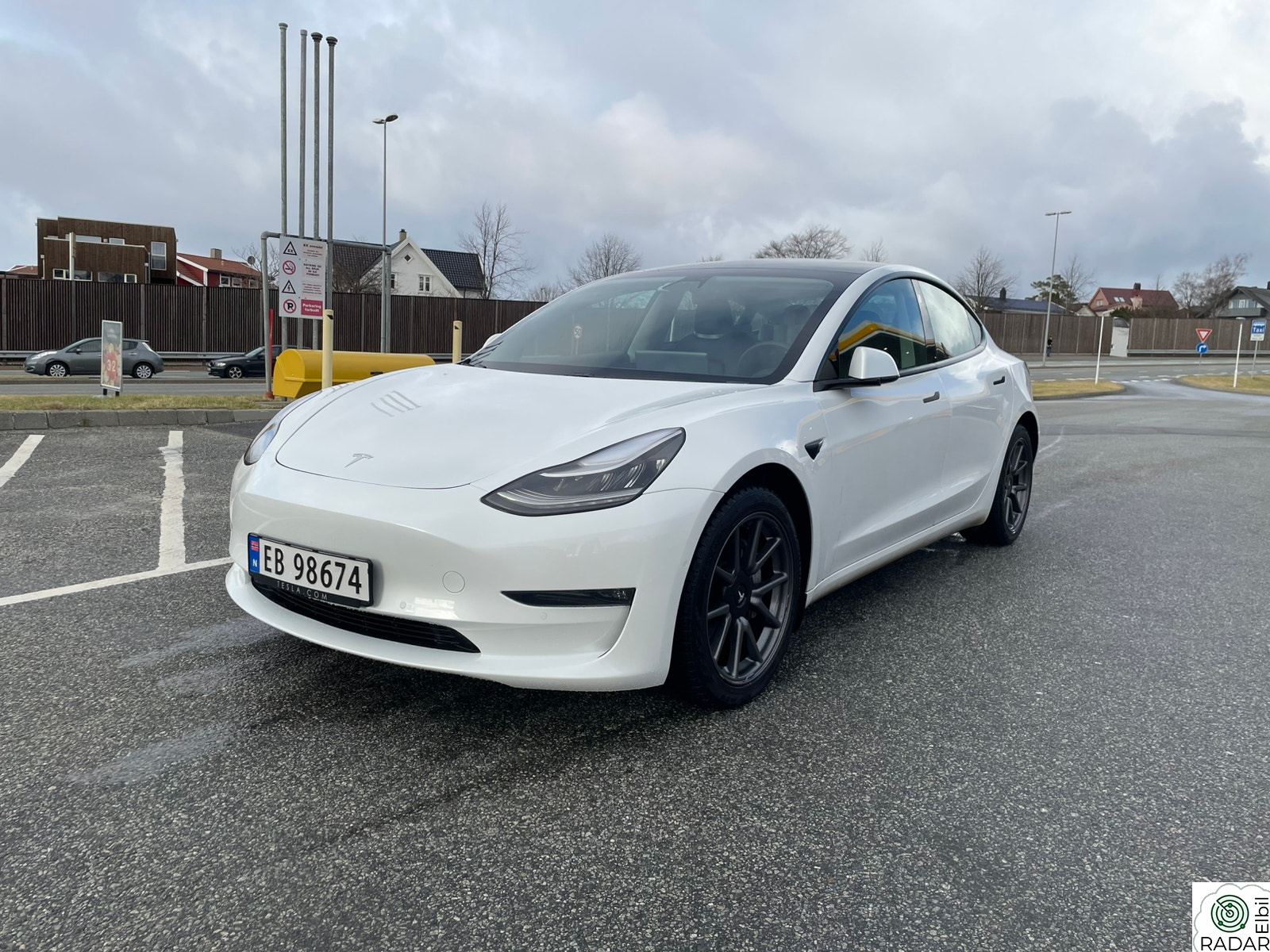 TESLA Model 3 Long Range AWD, Facelift, 580km, Krok, svart interiør
