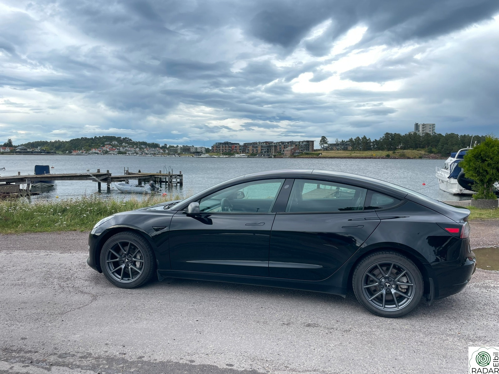 TESLA Model 3 Long Range AWD. Med nye sommer og vinterdekk.