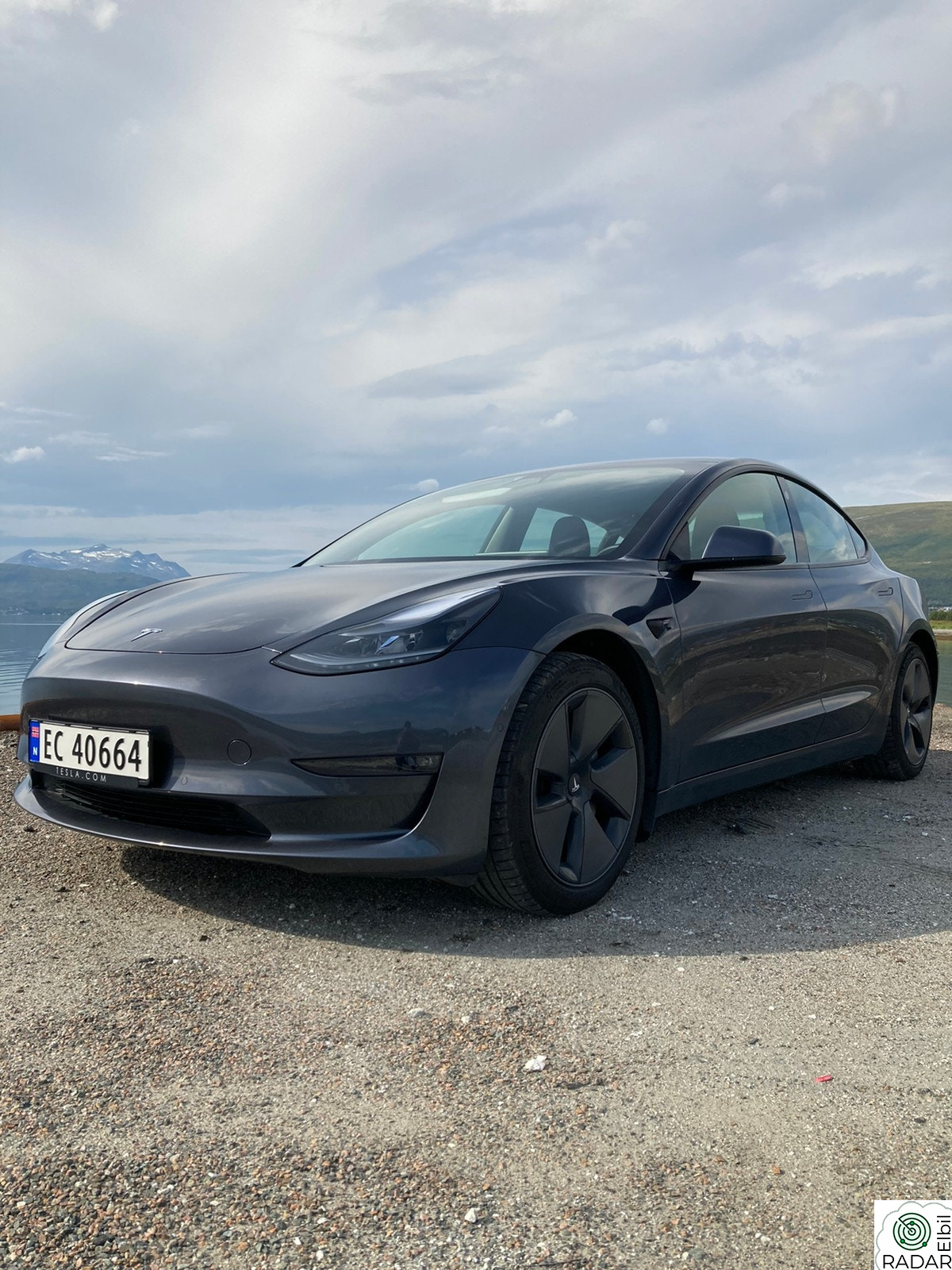 TESLA Model 3 Long Range/AWD/Autopilot/Facelift/Kamera/Skinn/Krok