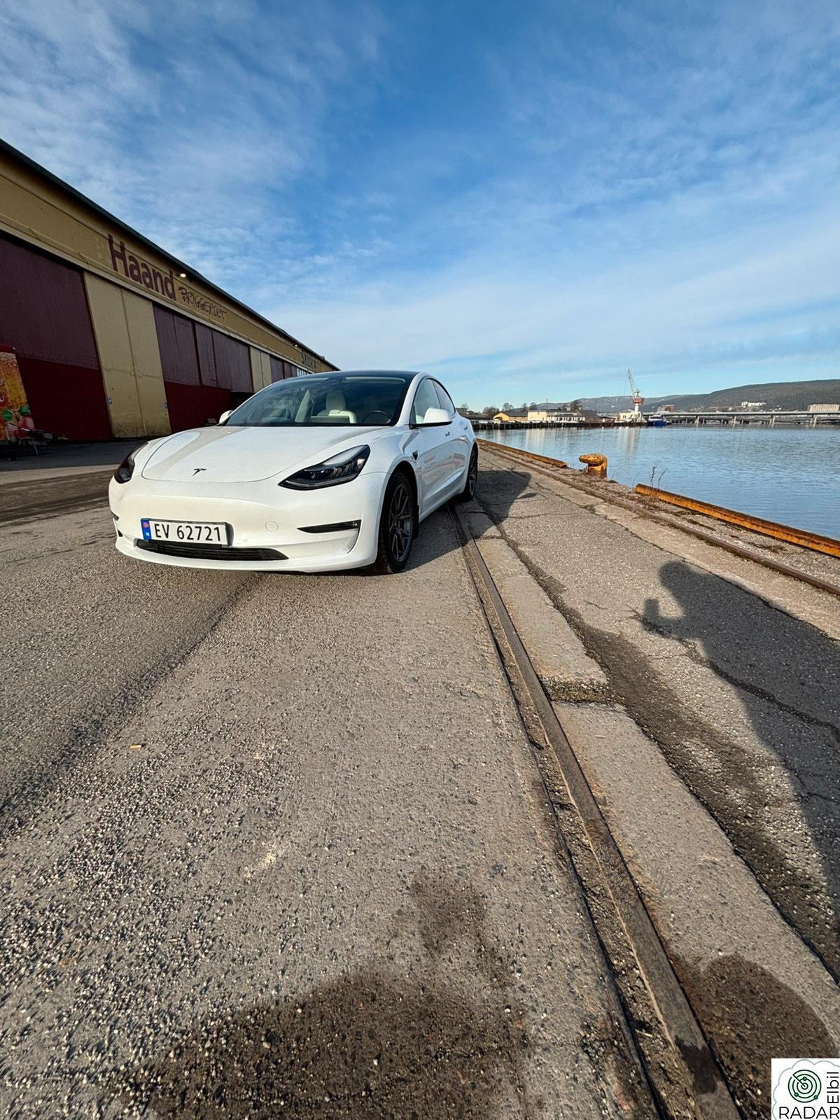 TESLA Model 3 Long Range AWD, 19’’ sport felger, FSD, hvite seter