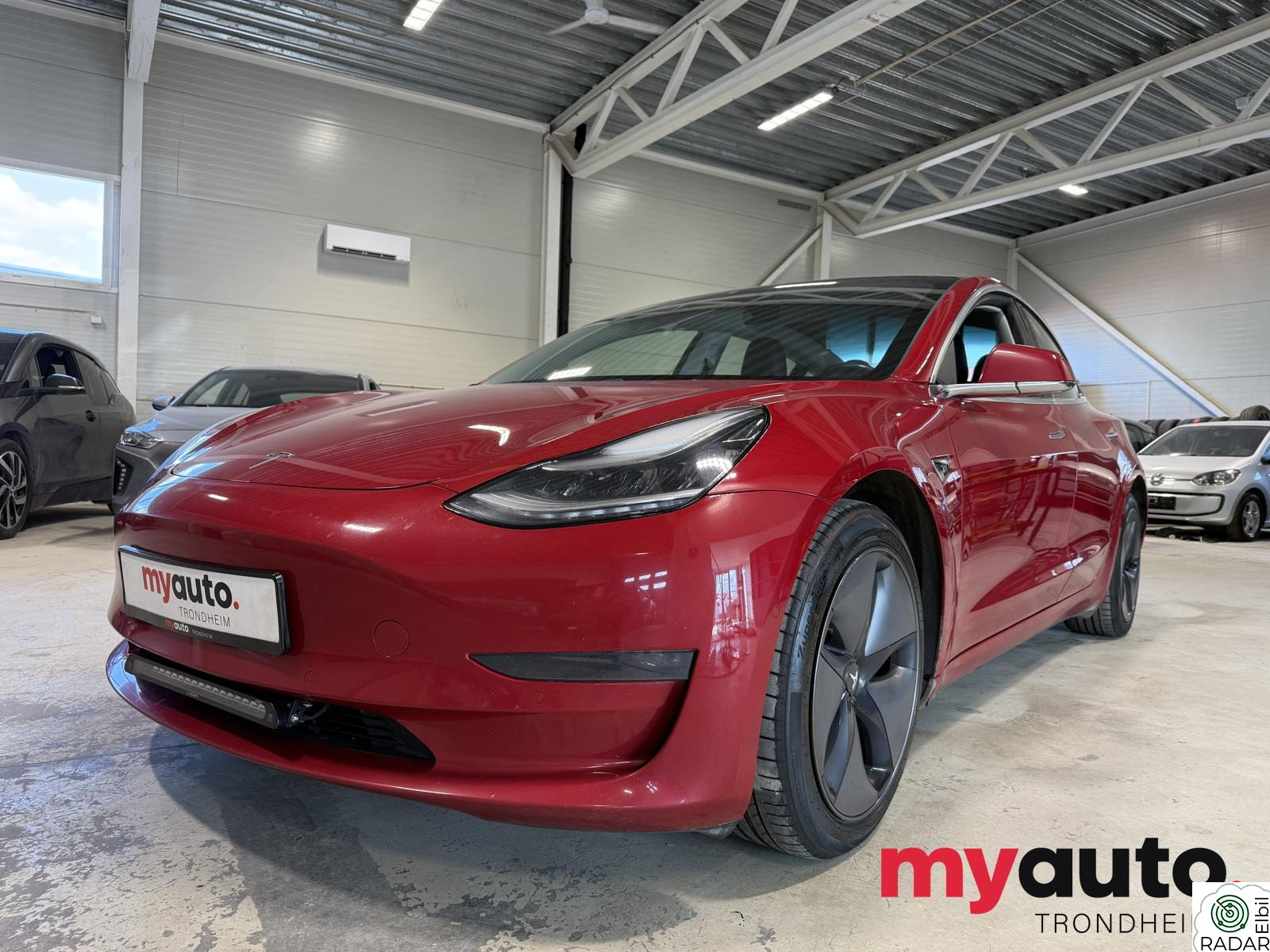 TESLA Model 3 LR/476Hk/Skinn/Navi/DAB+Cruise ++