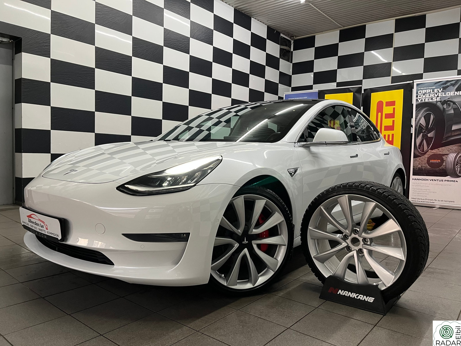 TESLA Model 3 PERFORMANCE*490HK*AWD*LAV KM*1-EIER*SE FARGE*NY EU