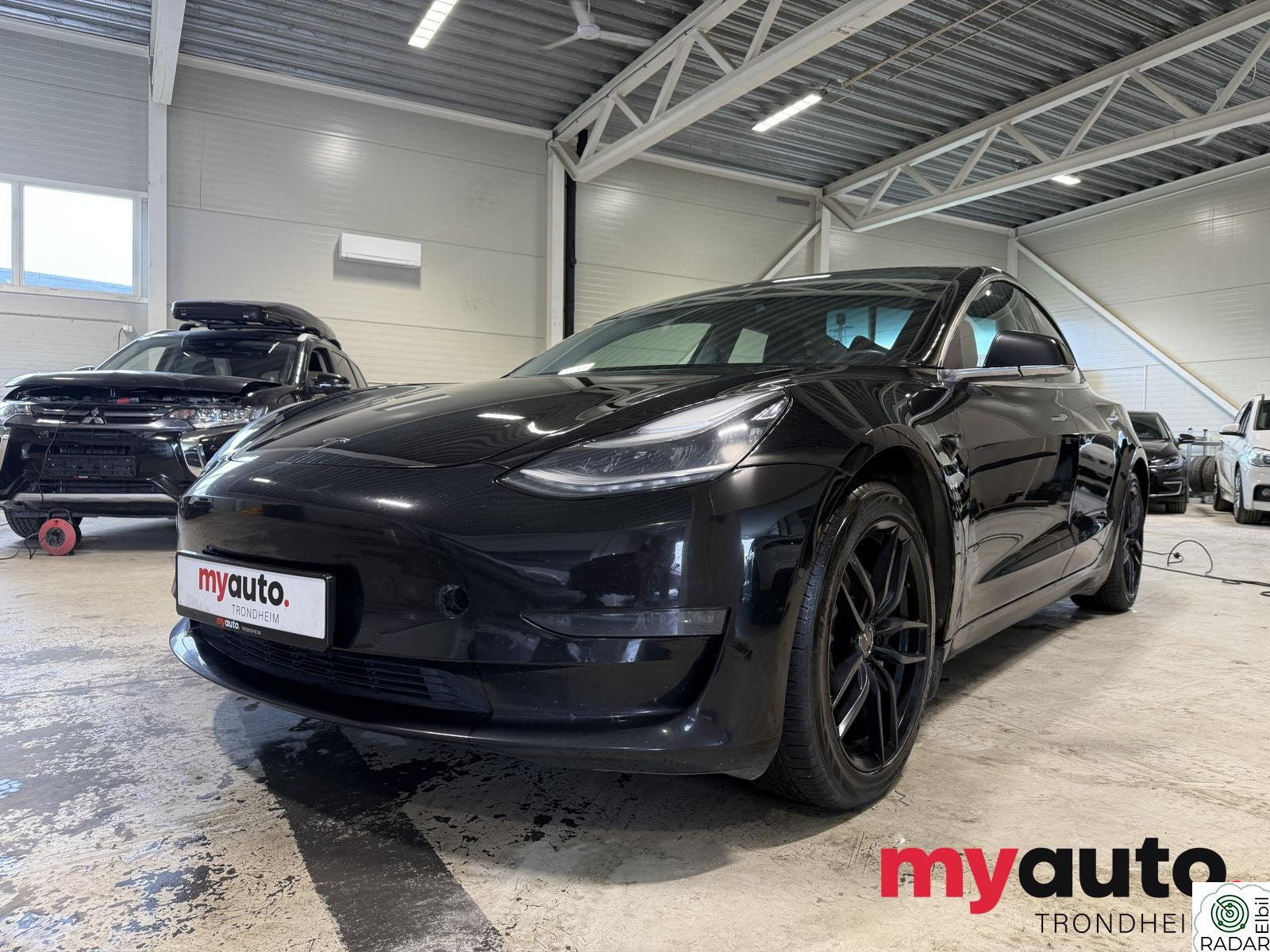 TESLA Model 3 LR/476Hk/Skinn/Navi/DAB+/Panorama/Acc ++