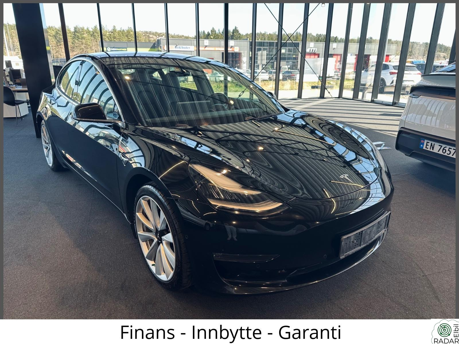 TESLA Model 3 Long Range/ AWD/ 560 WLTP/ Panorama/ Autopilot/+++