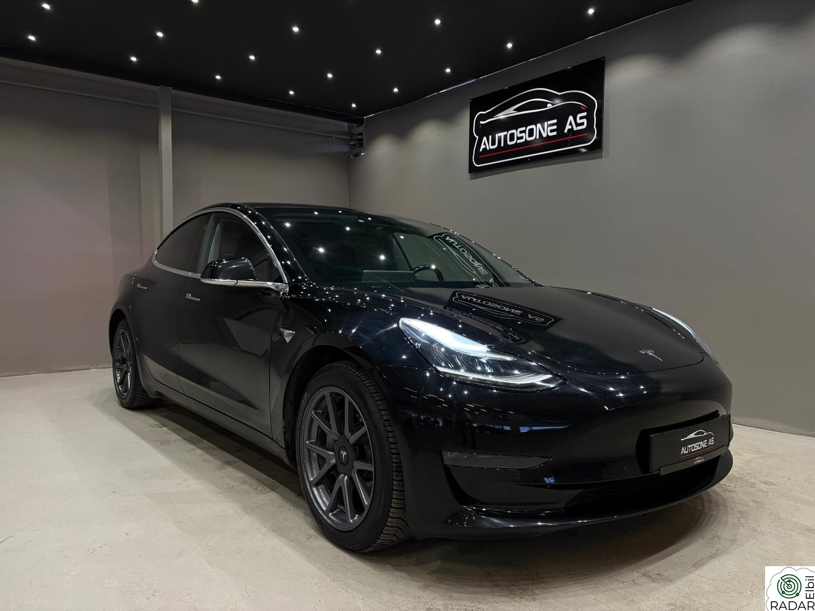 TESLA Model 3 LONG RANGE / AWD /A.BOOST/ AUTOPILOT / H.FESTE/HOMELINK