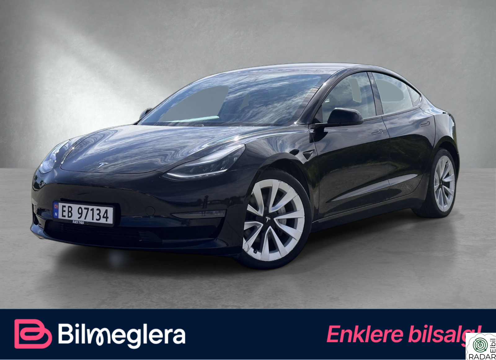 TESLA Model 3 Long range 614km/Pano/Skinn/AWD/Krok