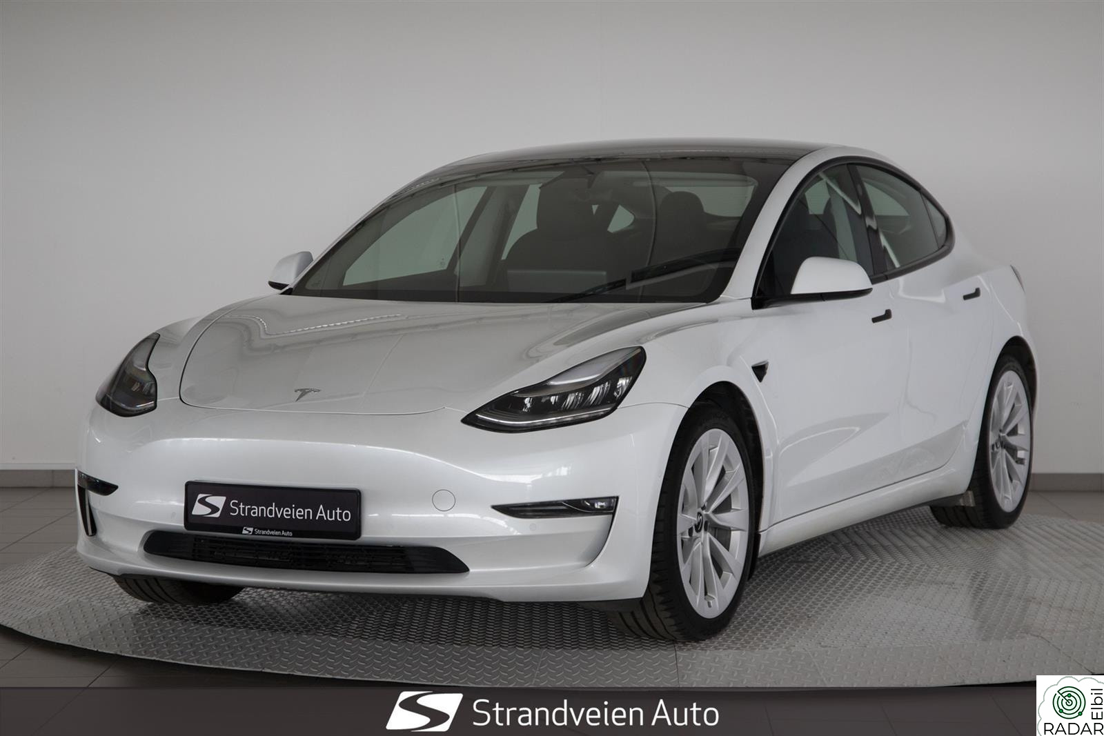 TESLA Model 3 Long Range AWD |Panorama|R.kam|Adaptiv Cruise|Navi|App