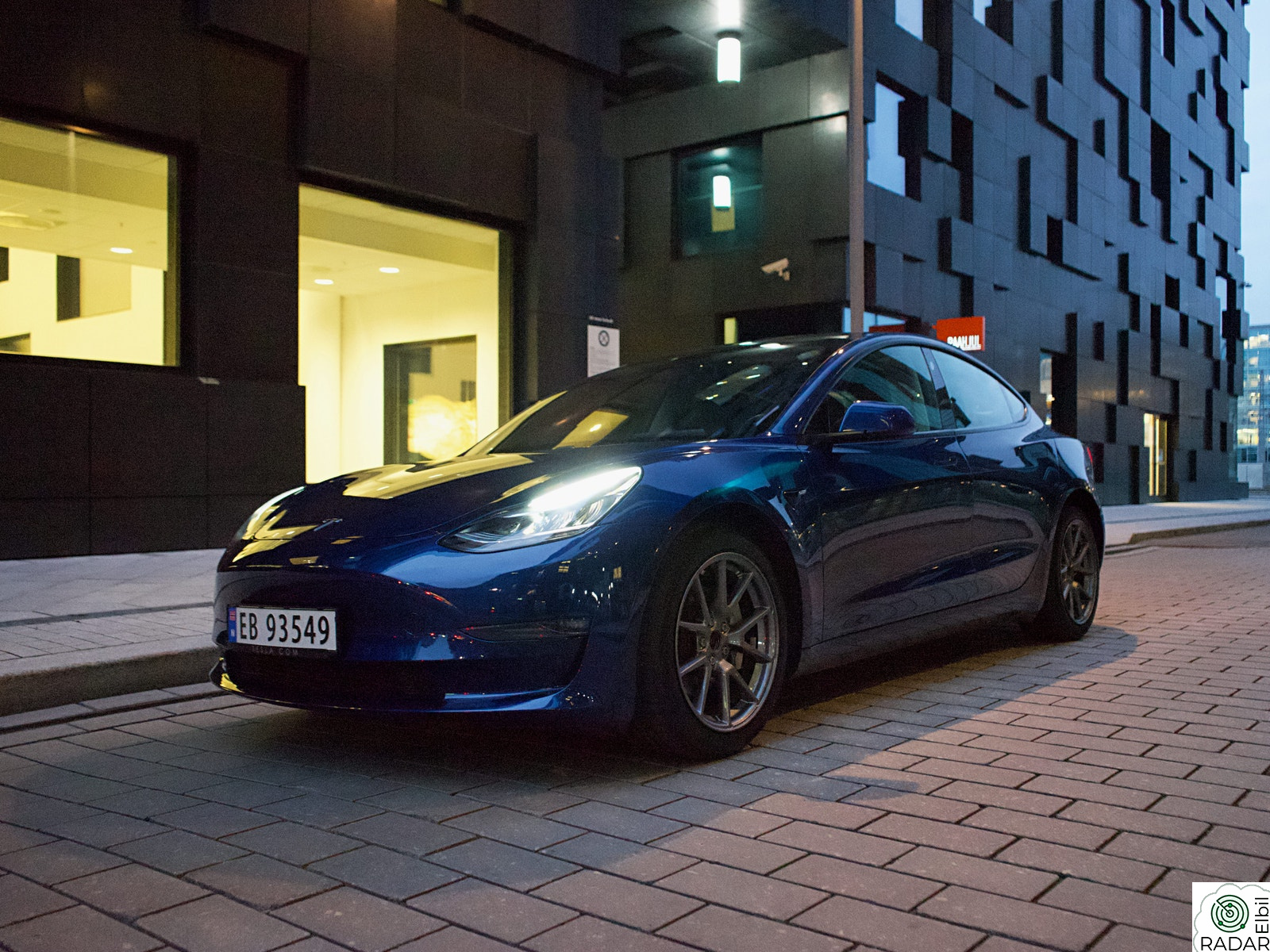TESLA Model 3 Long Range AWD / 580Km / Hengerfeste / Varmepumpe +++