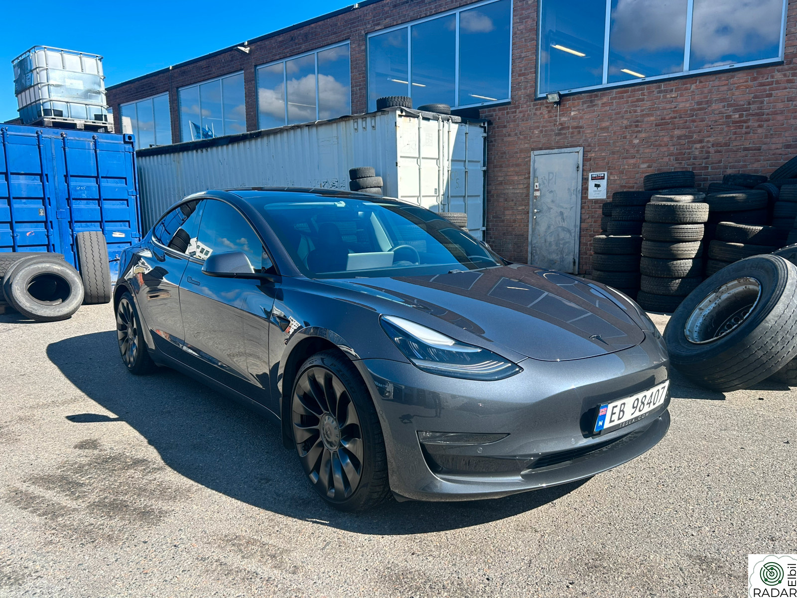 TESLA Model 3 LR,580km,Facelift,Hengerfeste,Varmepumpe,20",Navi,Pano+