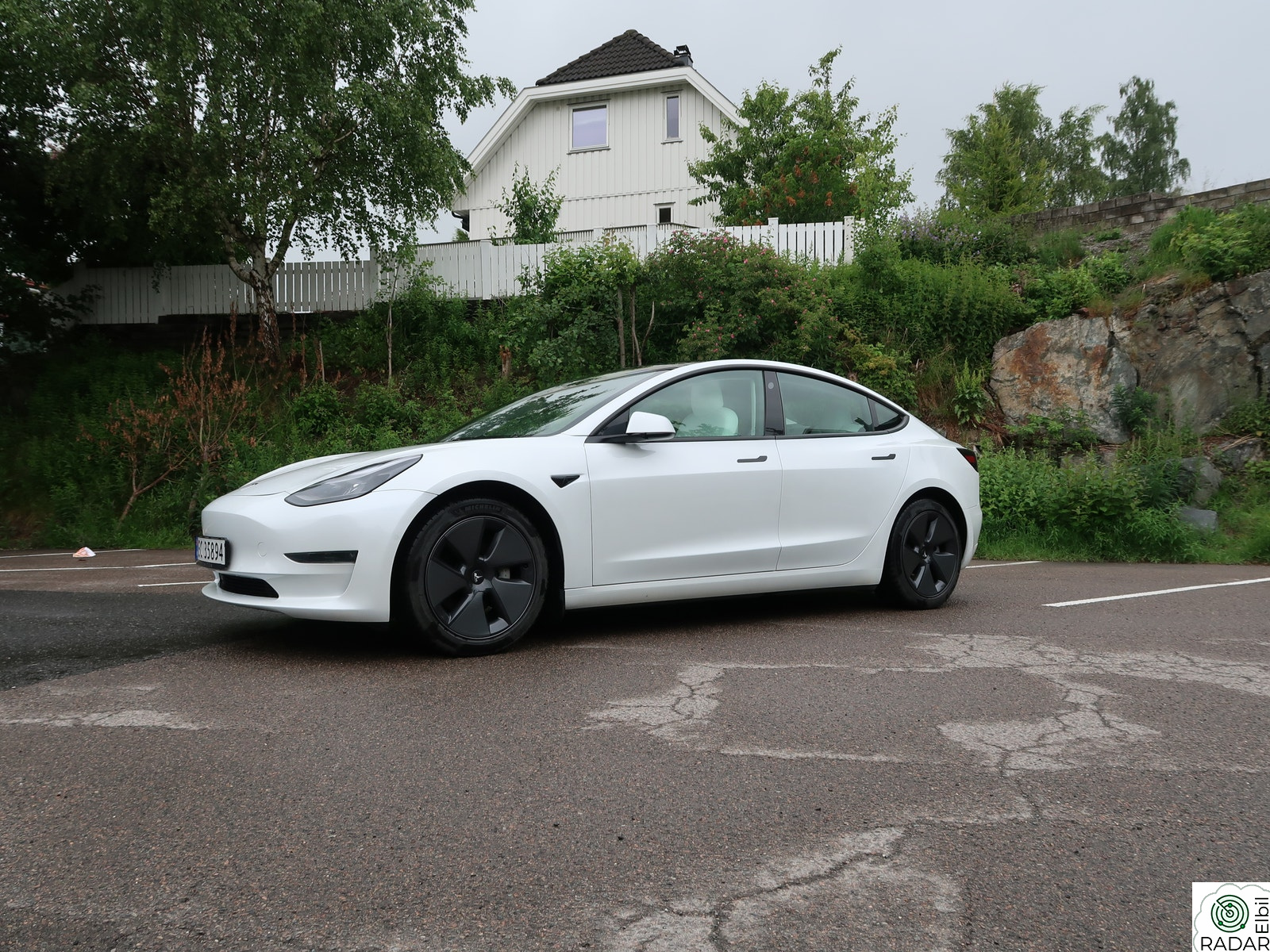 TESLA Model 3 LR AWD/Én eier/Hvit int./AP/Krok/Vinter/Takrails