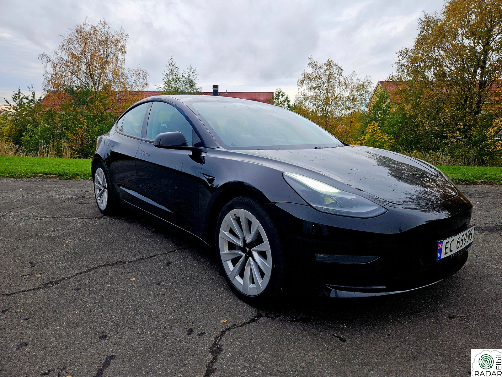 TESLA Model 3 Long Range AWD, Foliert, Keramisk coating, 19" felg x 2