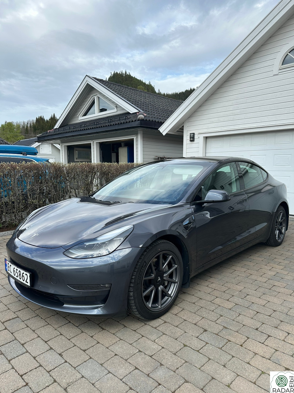TESLA Model 3 Long Range AWD