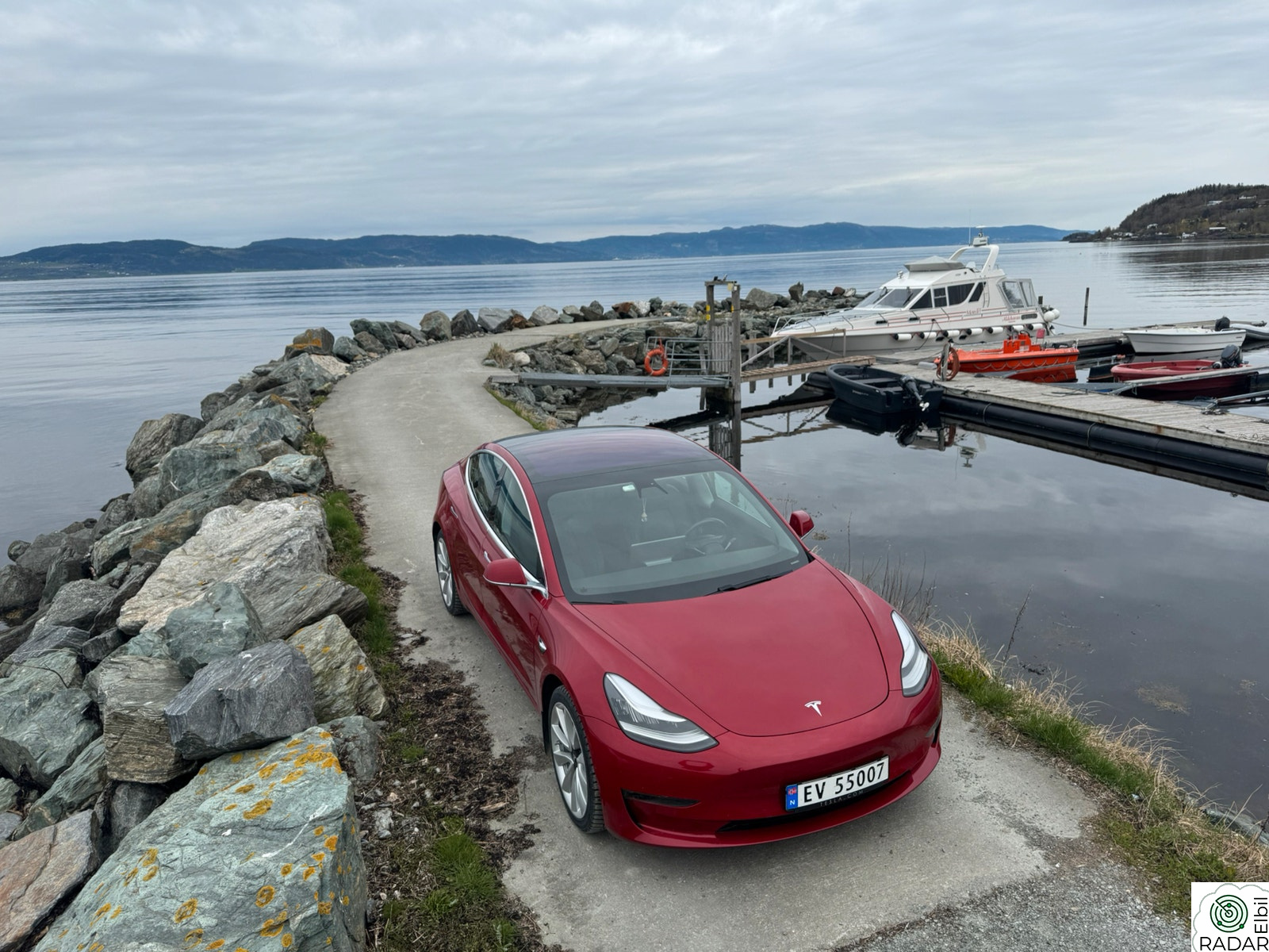 TESLA Model 3 MODEL 3  Long range/ AWD. 150KW