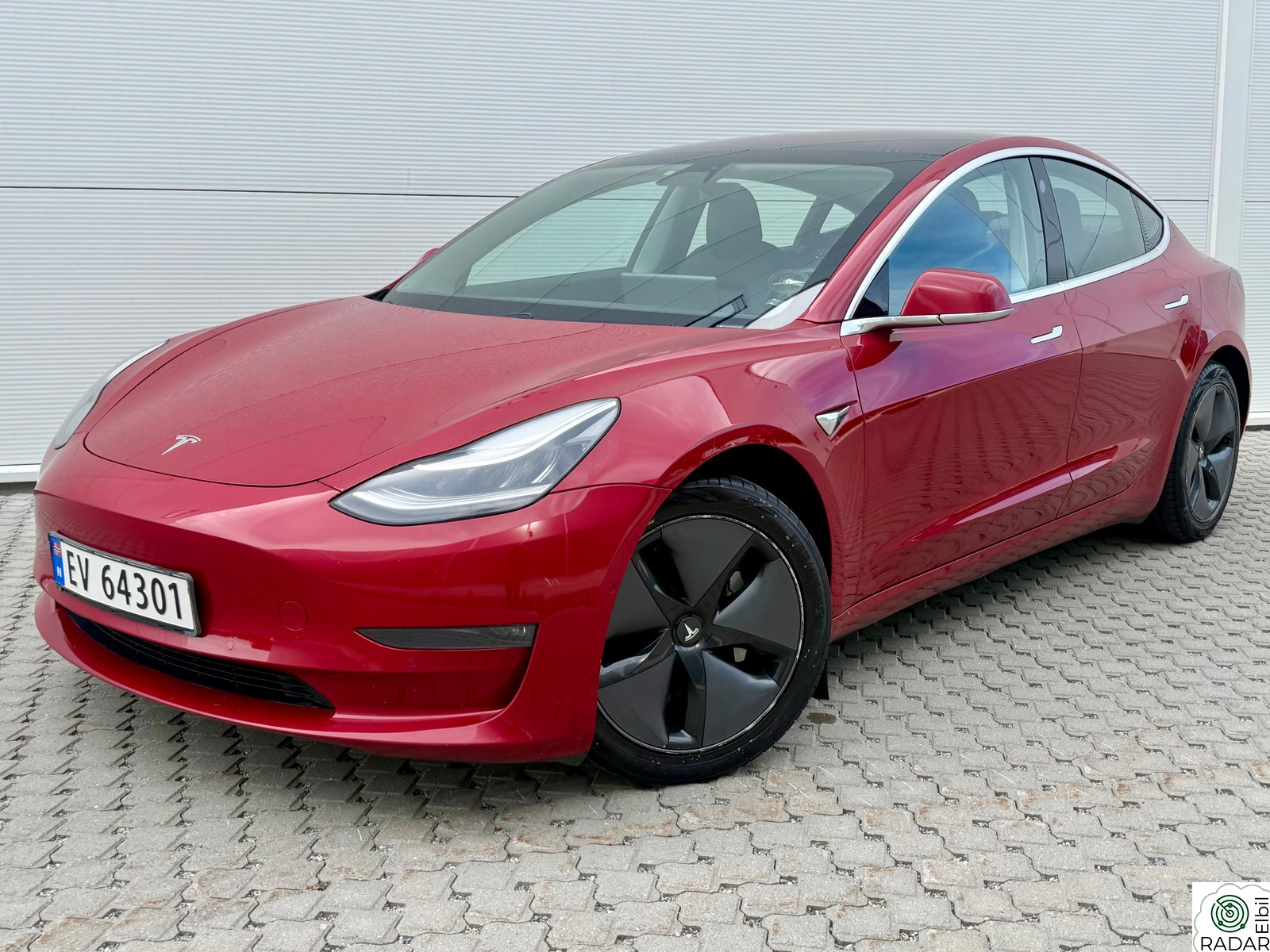 TESLA Model 3 LONG RANGE/AWD/PANORAMA/SKINN/1-EIER