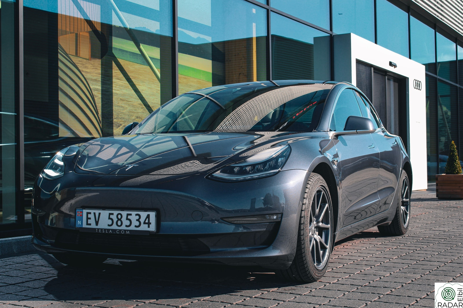 TESLA Model 3 Long Range AWD