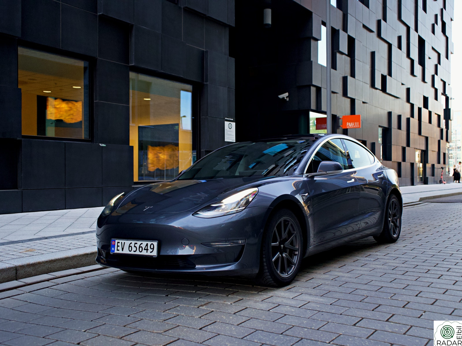 TESLA Model 3 Long Range AWD / Autopilot / 1 eier / MCU2