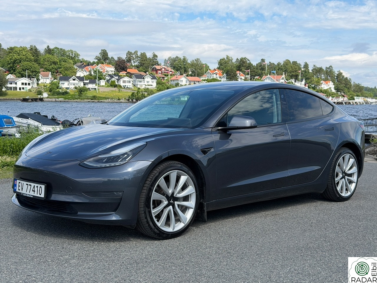 TESLA Model 3 Long Range AWD / Chrome delete + solfilm / 19"