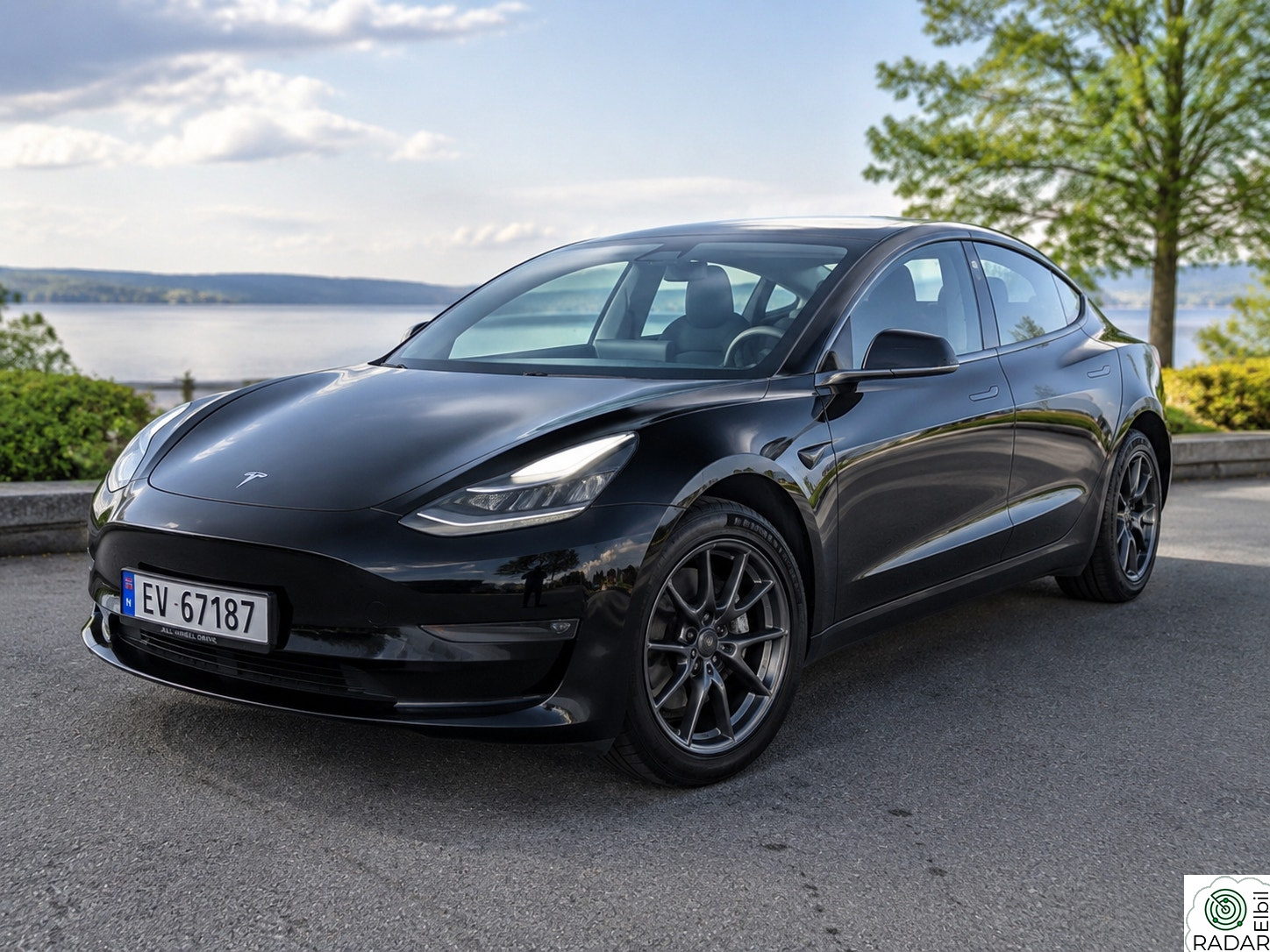 TESLA Model 3 Long Range AWD. Autopilot. Lav KM.