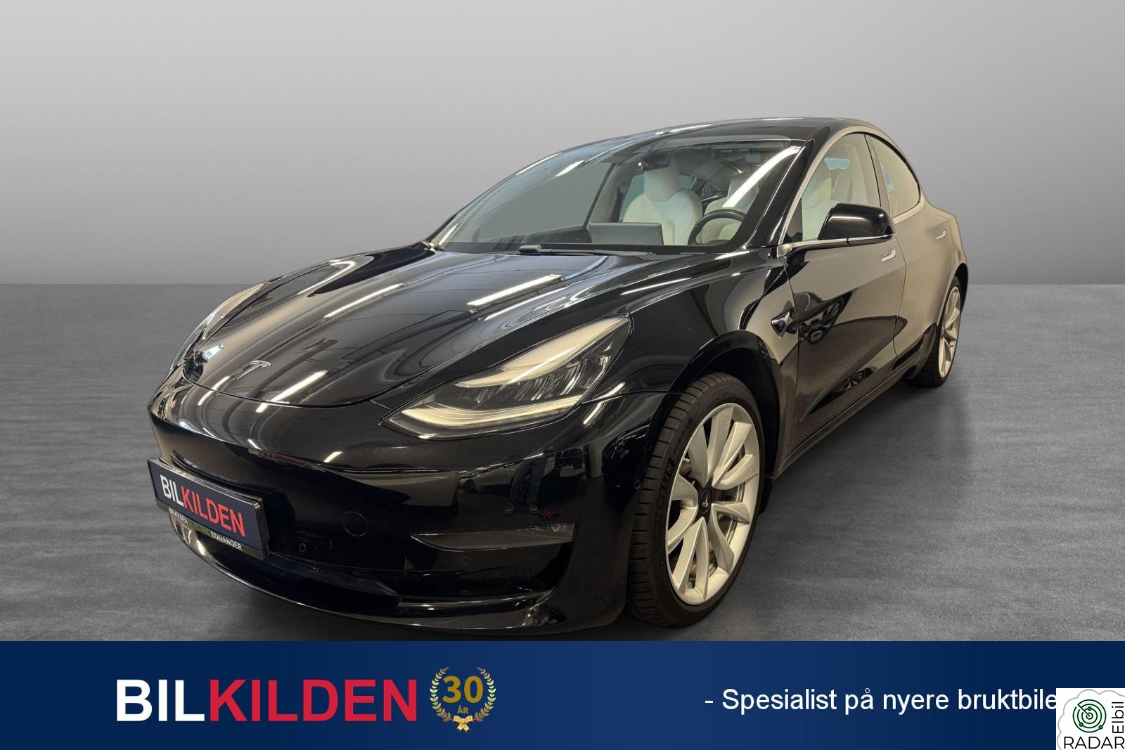 TESLA Model 3 Long Range AWD, Skinn, Glasstak, Autopilot, 1 eier!!