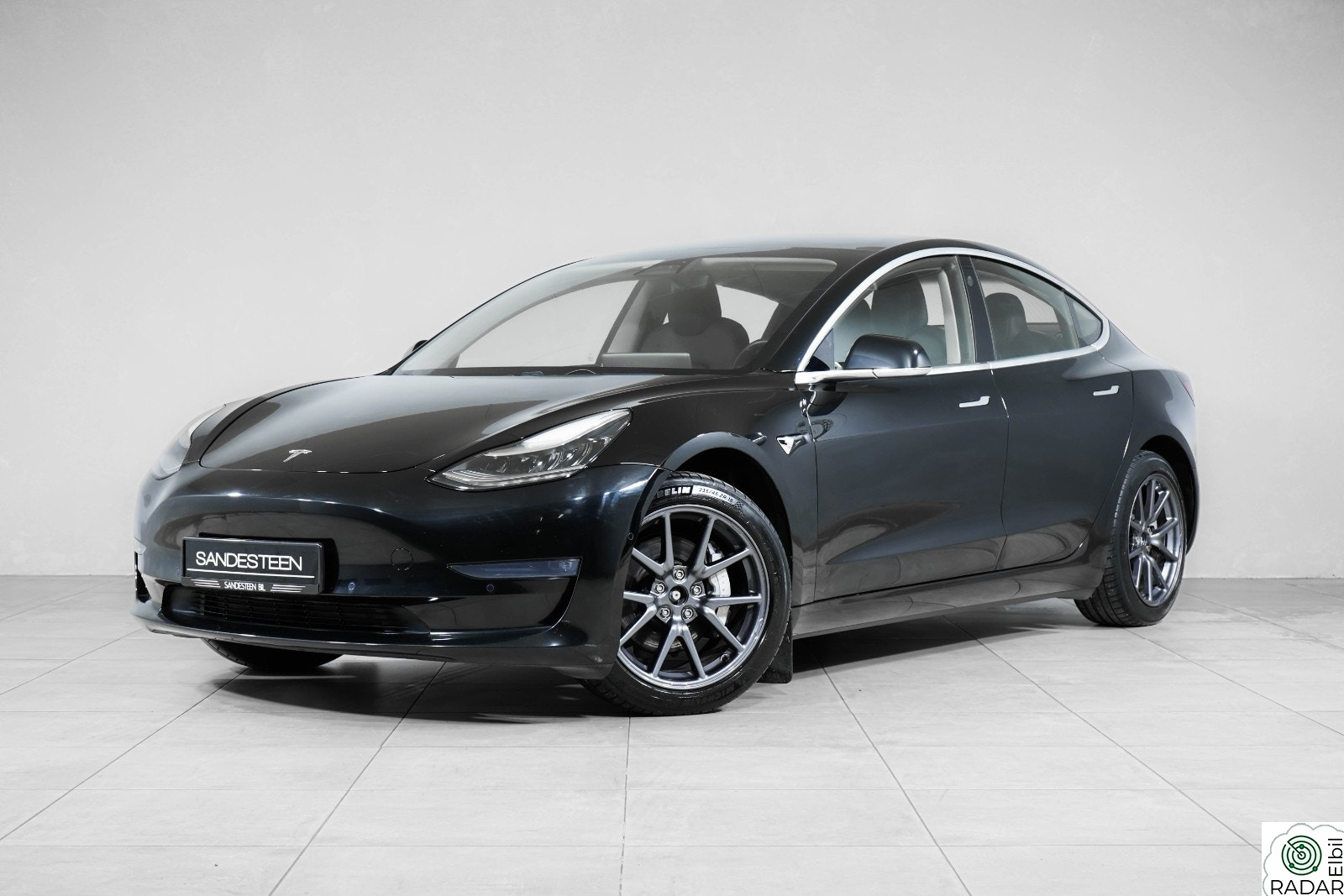 TESLA Model 3 560KM WLTP LONG RANGE/HENGERFESTE/PANORAMA/VINTERPAKKE