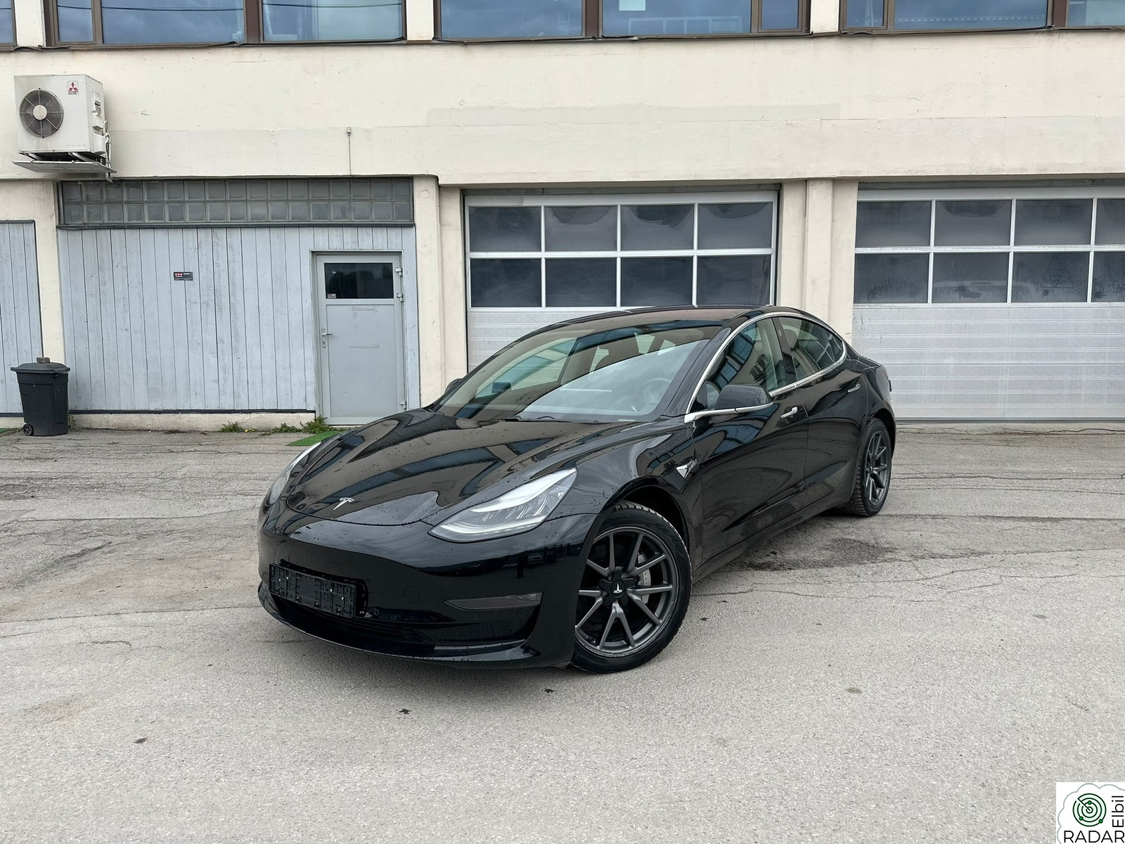 TESLA Model 3 Long Range AWD Autopilot