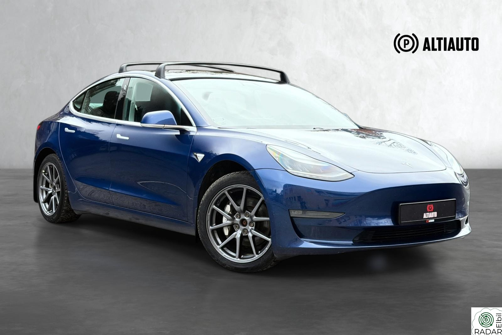 TESLA Model 3 LONG RANGE 4WD/ AUTOPILOT/ H.FESTE/ PANO/ PREMIUM