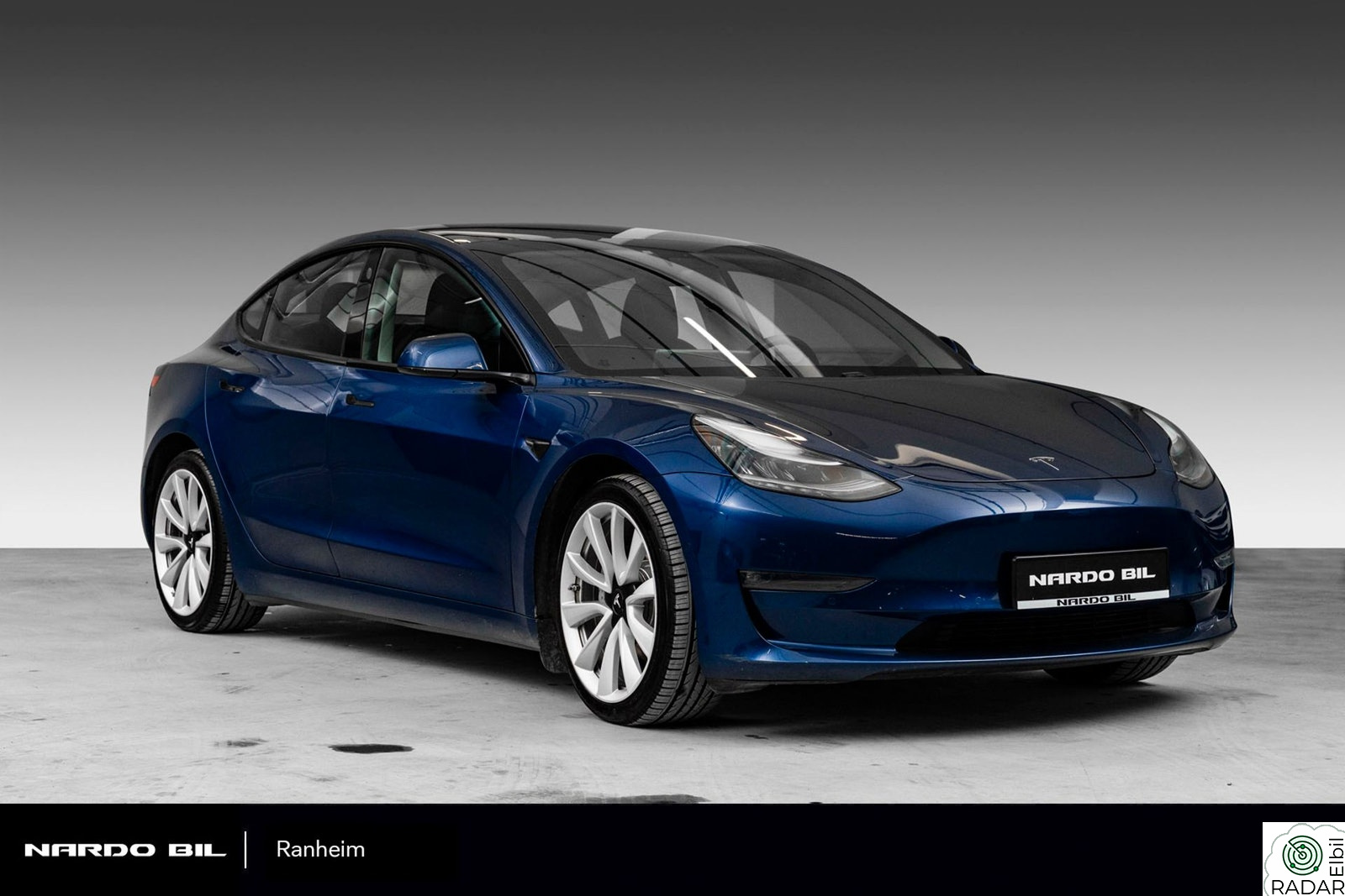 TESLA Model 3 Long Range AWD/Premium/Autopilot