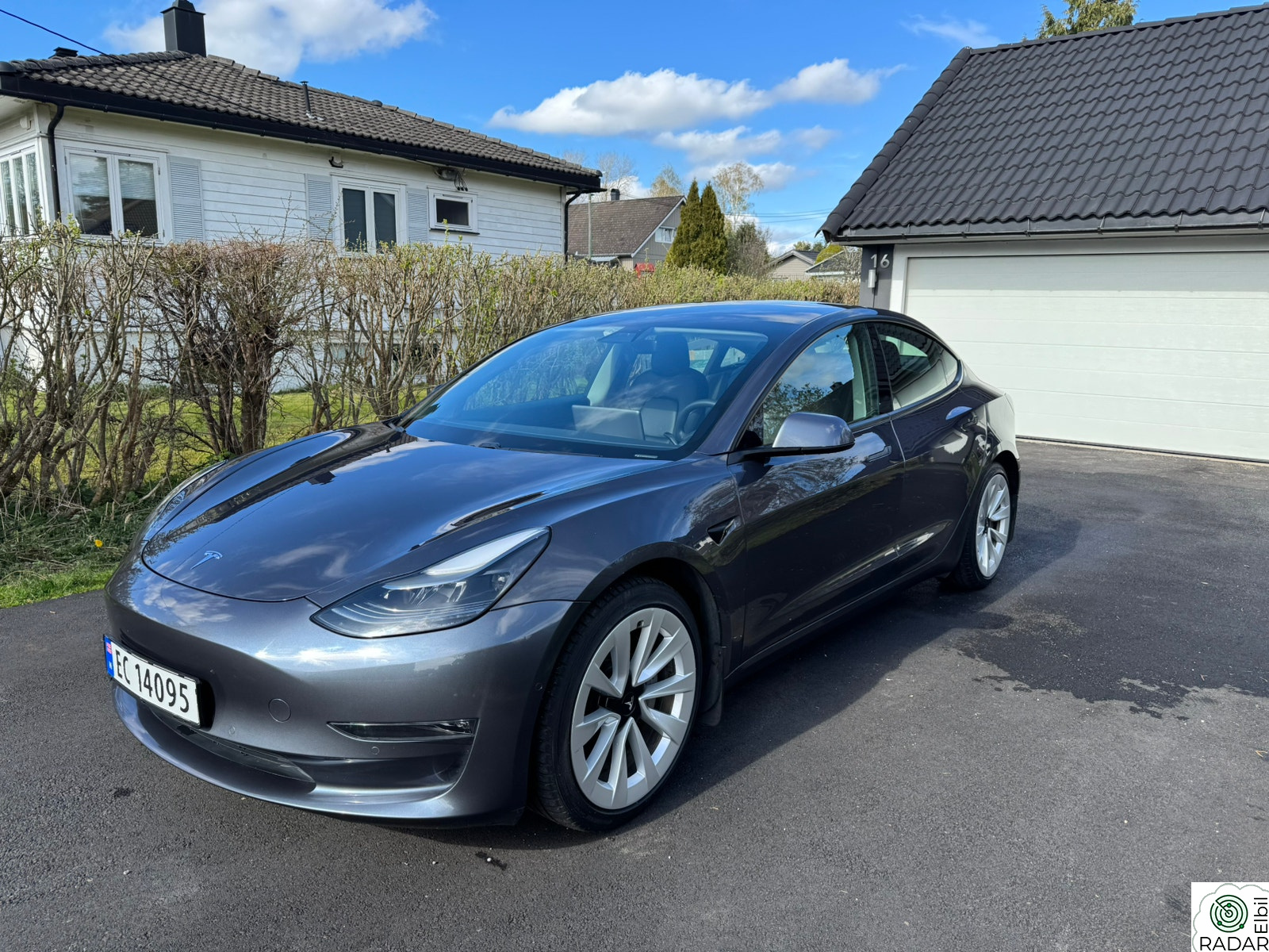TESLA Model 3 Long range AWD | Hengerfeste | 19” Sport | Takstativ |