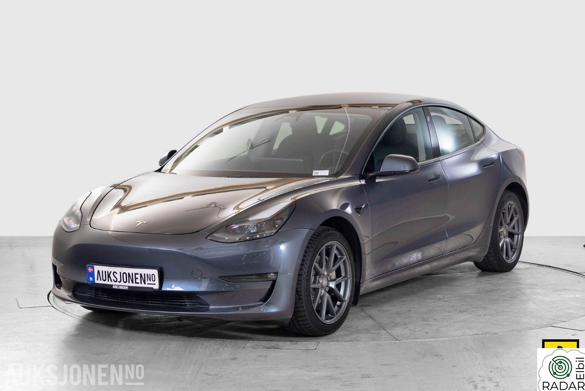 TESLA Model 3 LRDM PREMIUM LYD OG INTERIØR AUTOPILOT PANORAMATAK VARM