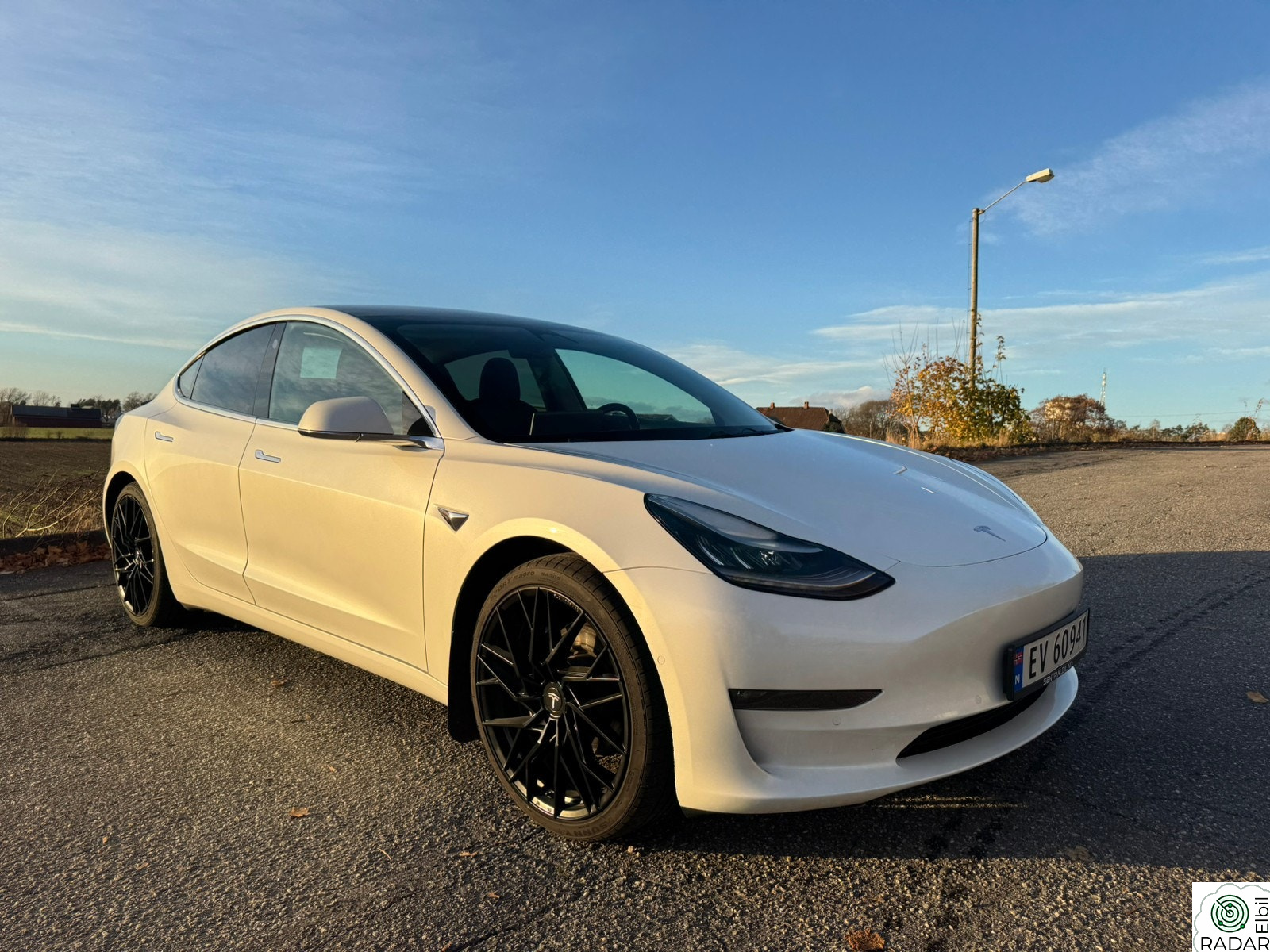 TESLA Model 3 MODEL 3 Long Range AWD 150KW. Nye vinterdekk 2025