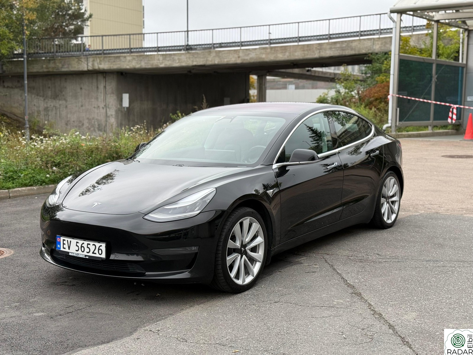TESLA Model 3 MODEL 3 / 4x4 / 19” / PREMIUM / FSD AUTOPILOT