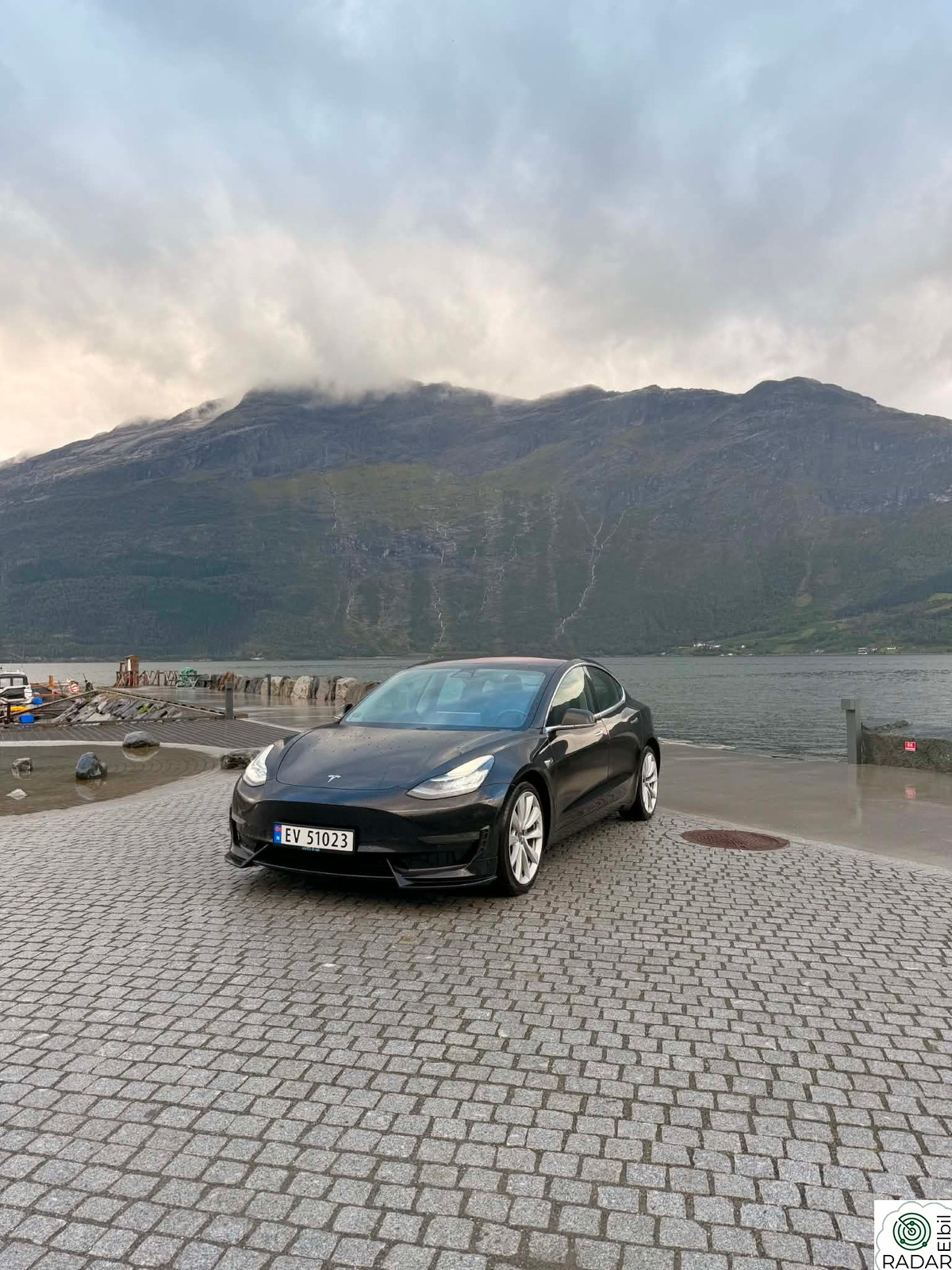 TESLA Model 3 Long Range AWD PREMIUM