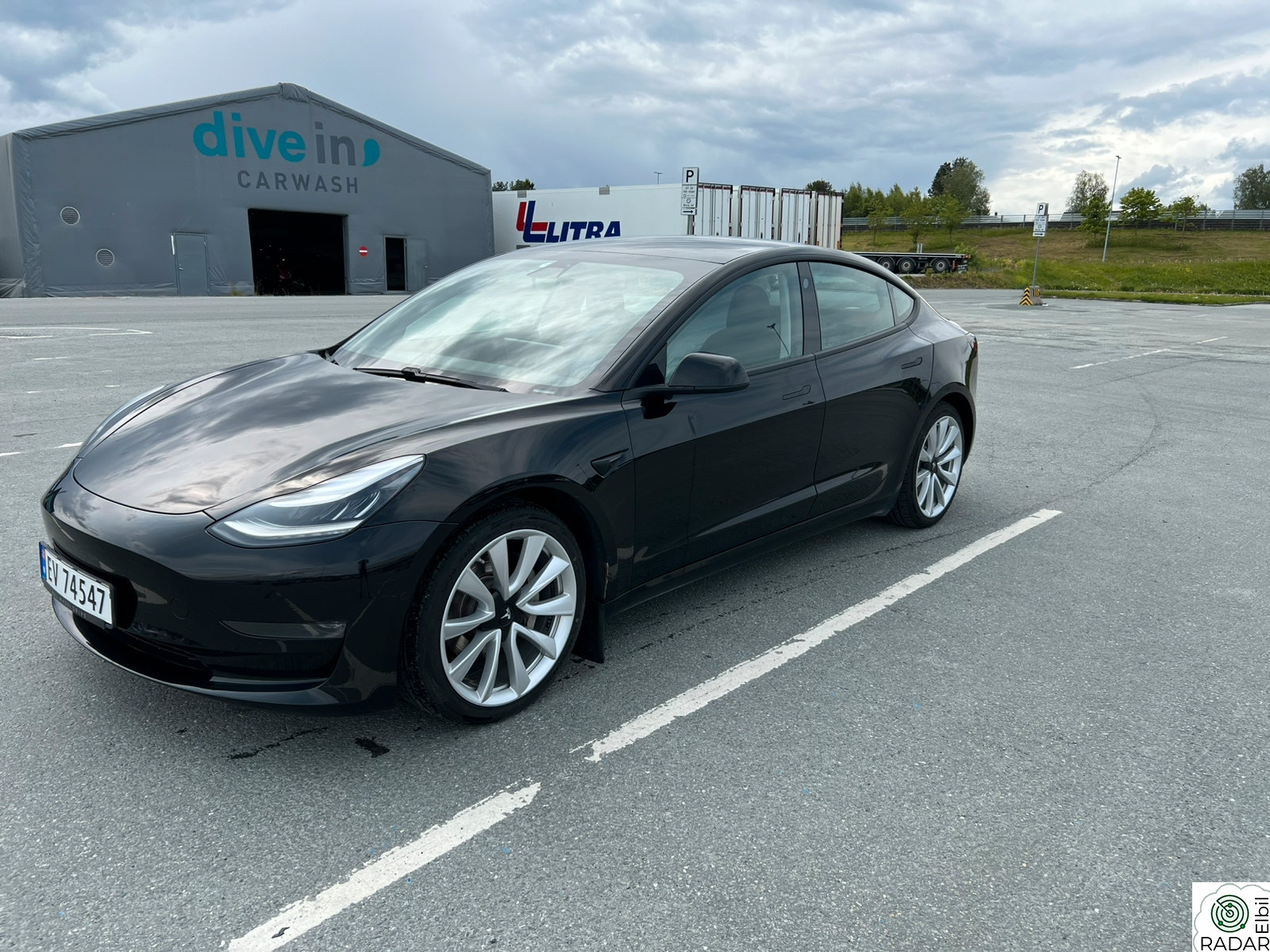 TESLA Model 3 Long Range AWD