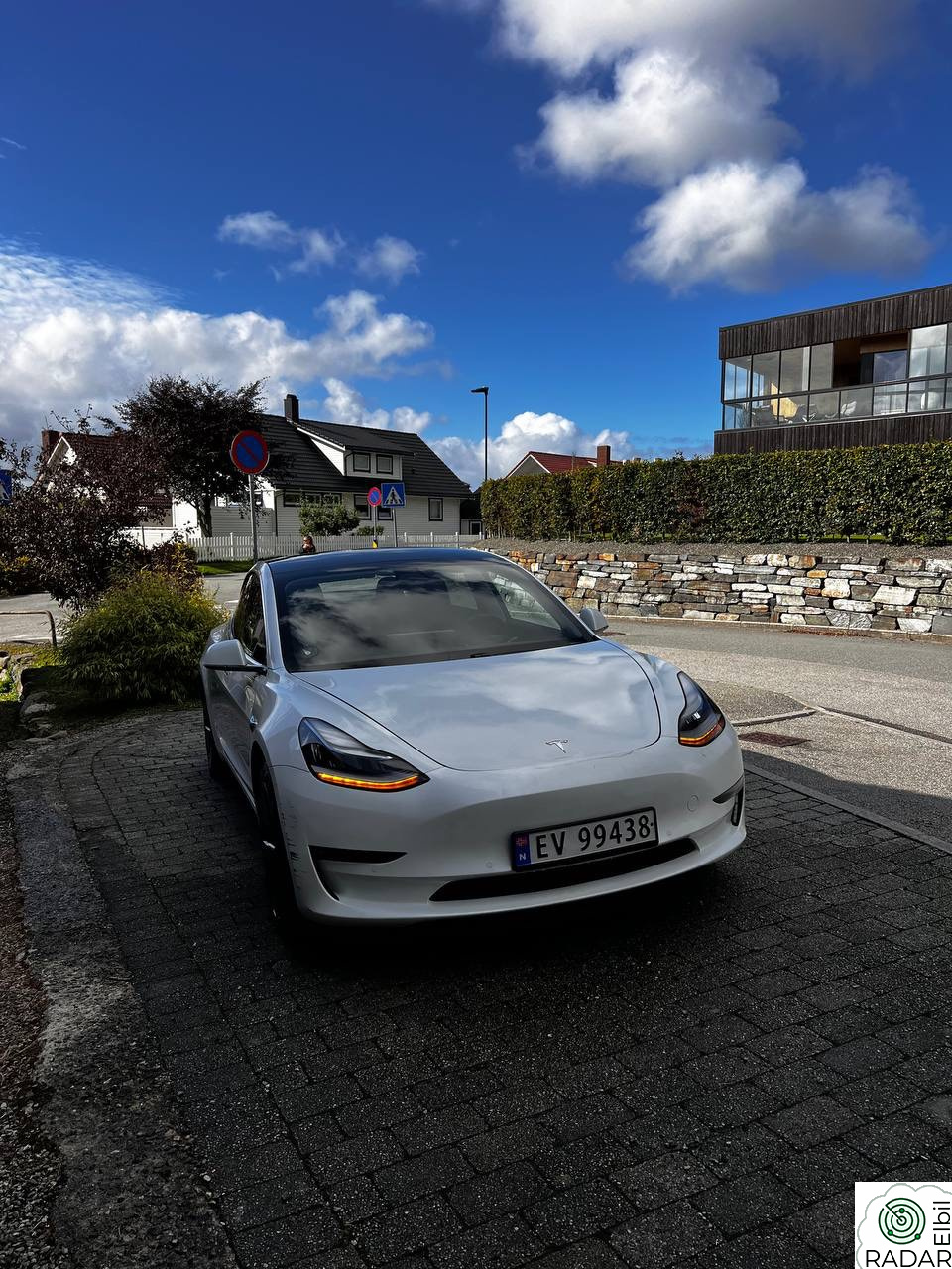 TESLA Model 3 Long Range AWD Autopilot Premium lydsystem