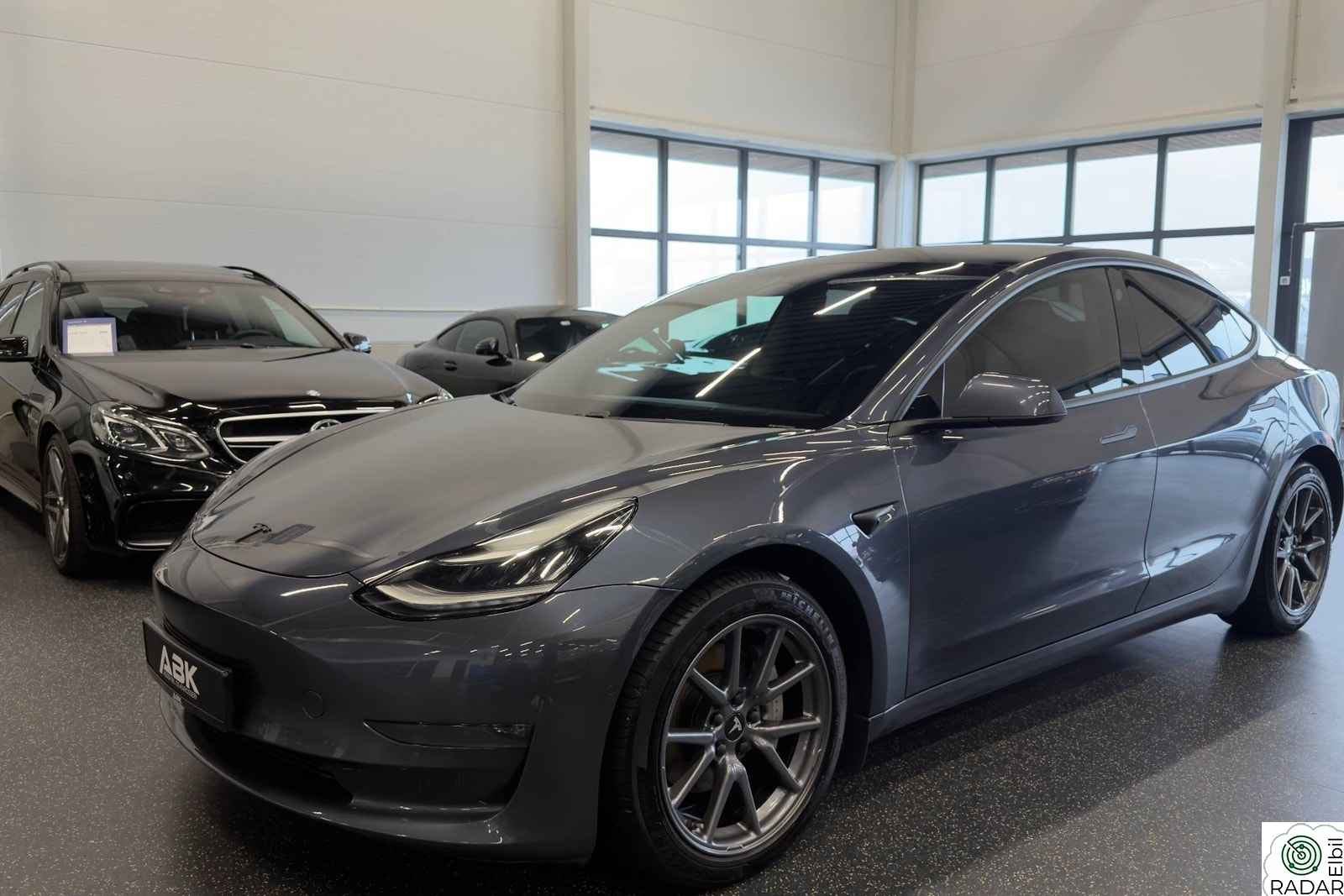 TESLA Model 3 LONG RANGE 560KM WLTP AUTOPILOT HIFI 18" AERO PREMIUM +