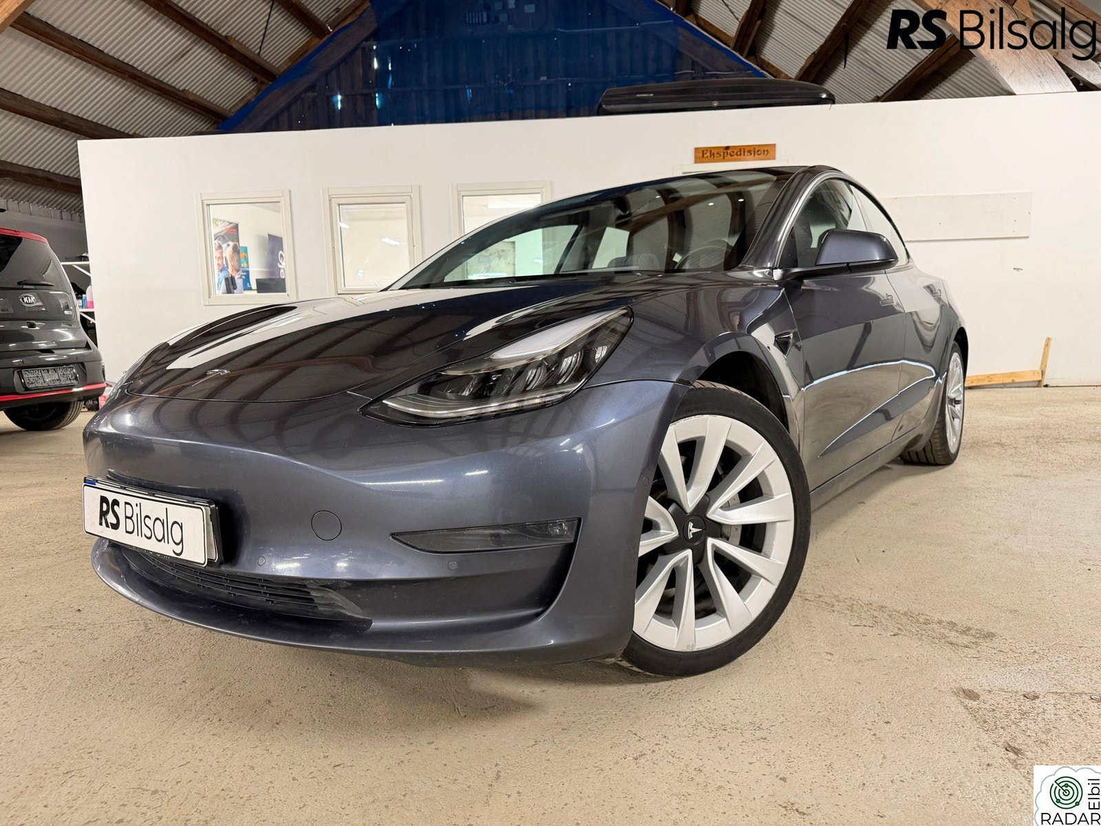TESLA Model 3 LONG RANGE/AWD/VARMEPUMPE/HENGERFESTE