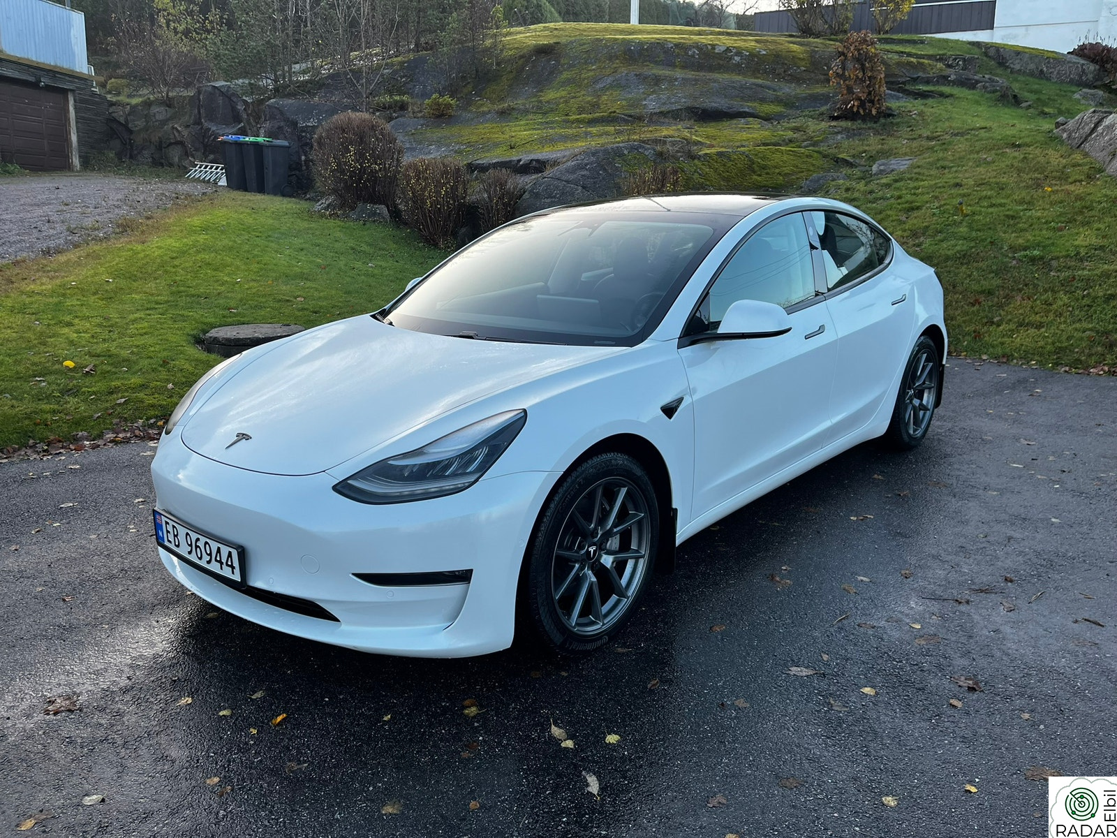 TESLA Model 3 Long Range AWD 580 km., med h.feste.