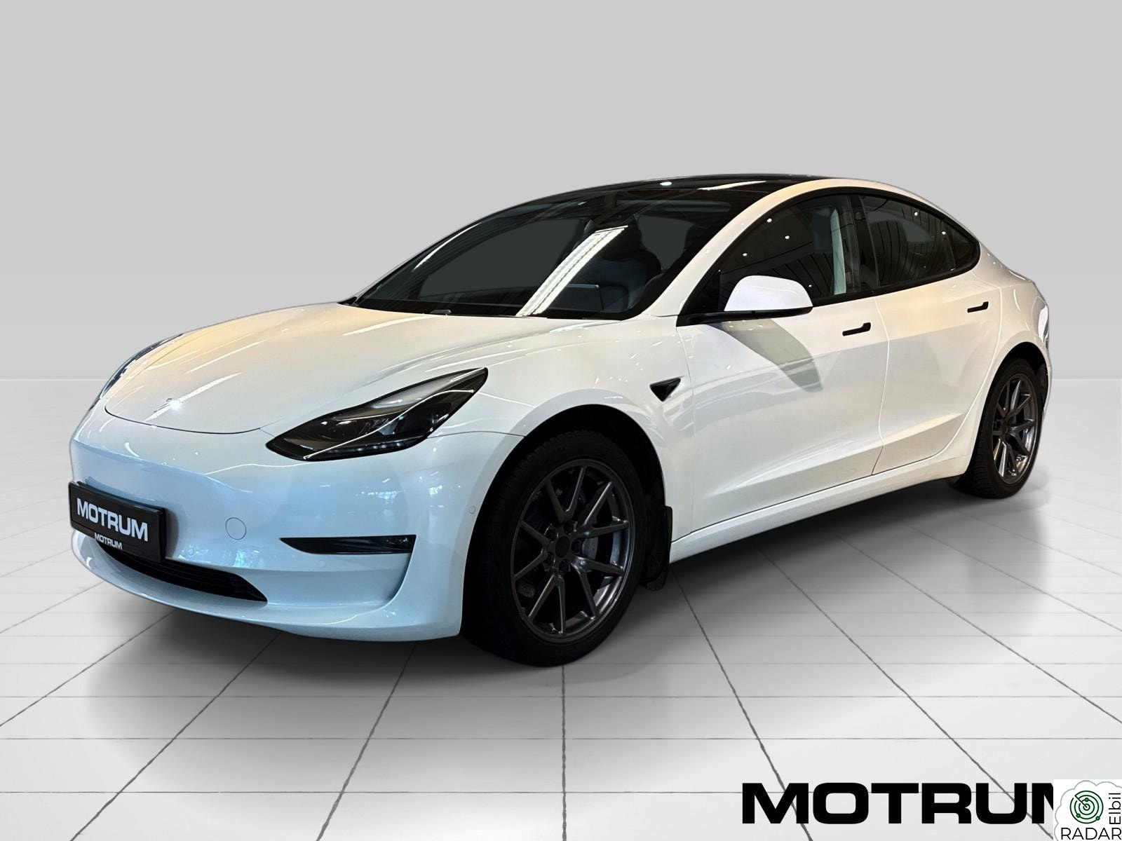TESLA Model 3 Dual Motor Long Range m/Autopilot R.kam *580KM WLTP*+++