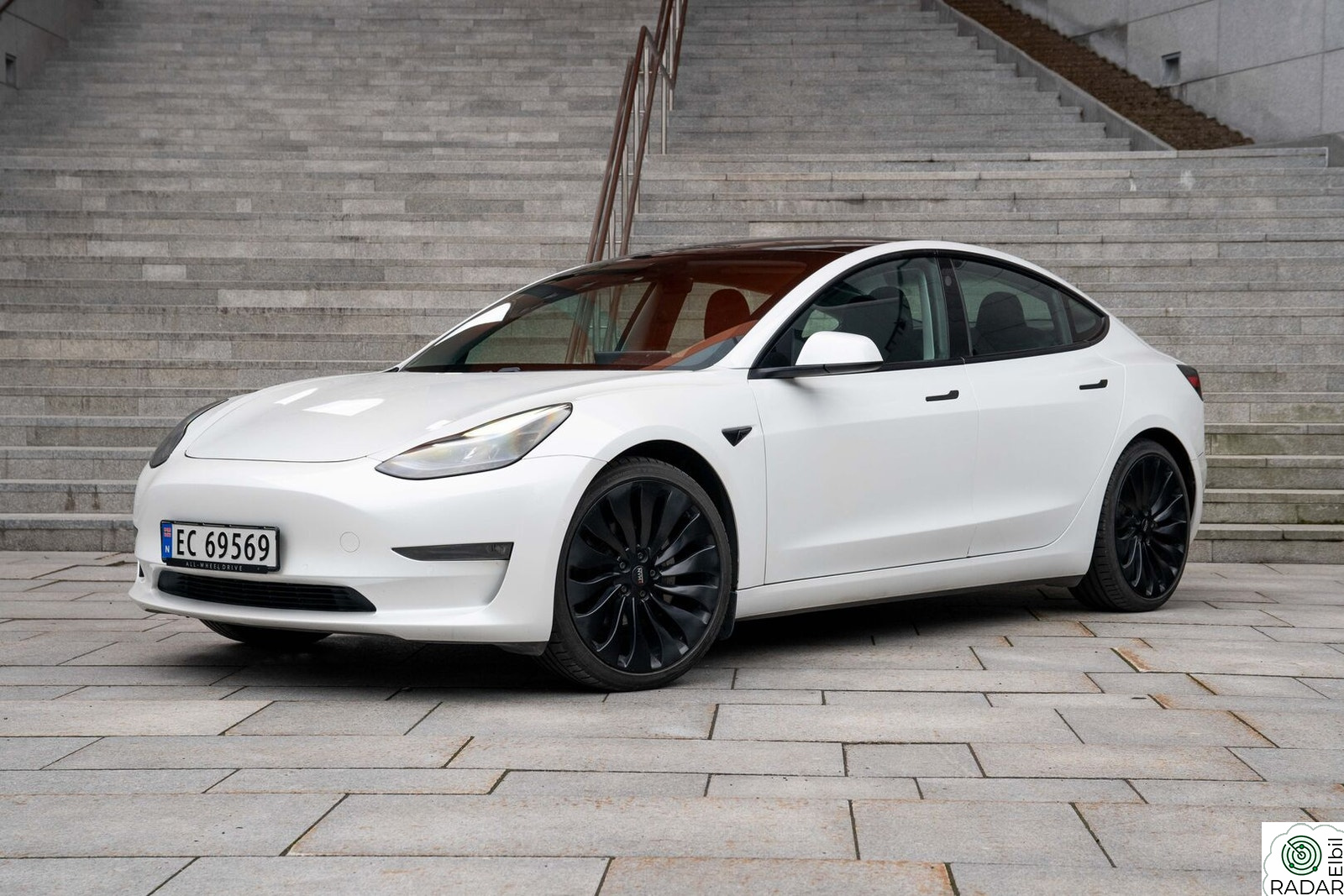 TESLA Model 3 Long Range / Hengerfeste / 4WD / Premium / Autopilot