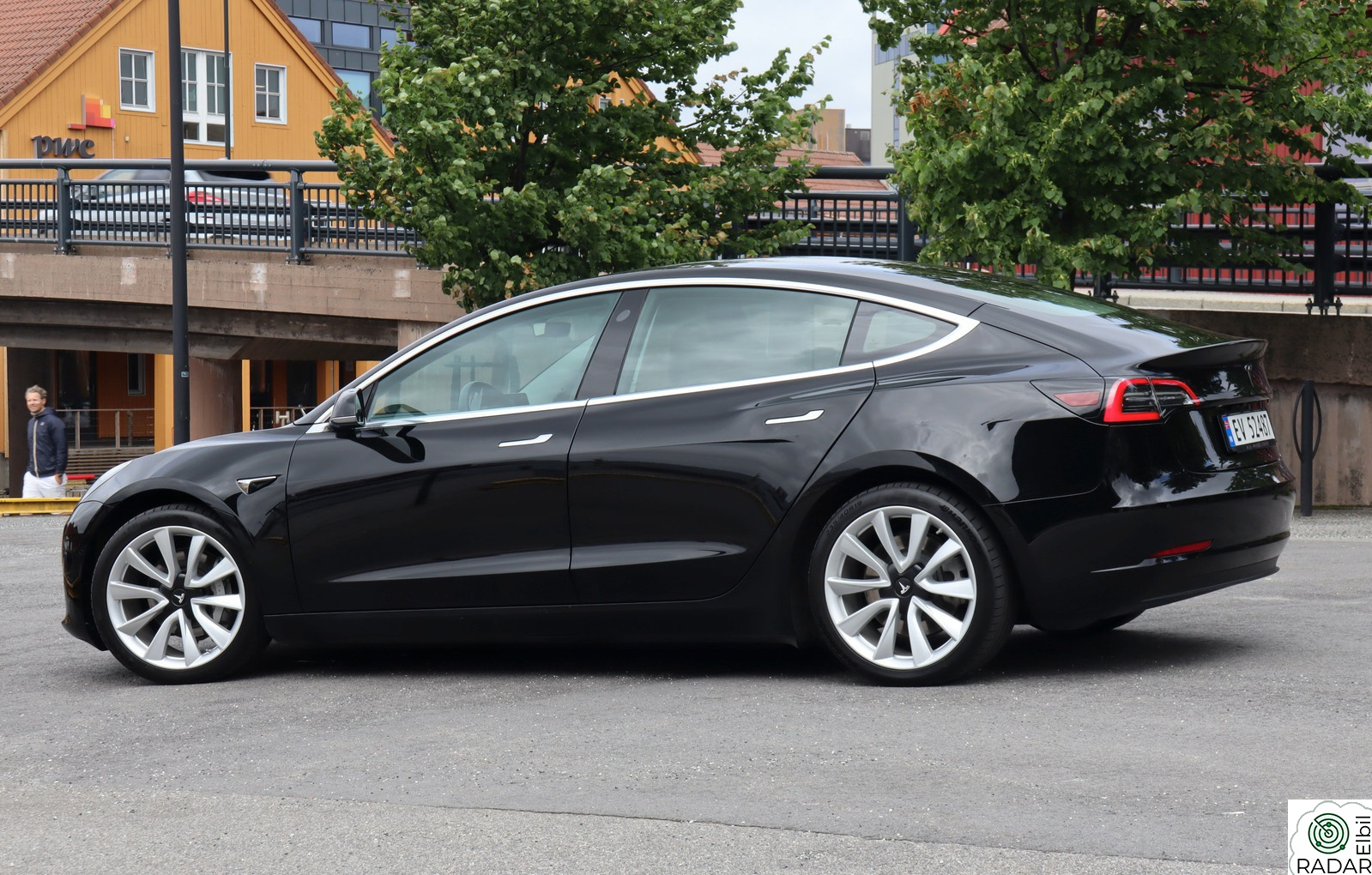 TESLA Model 3 Long Range / AWD / FSD / Skinn / EU til 27