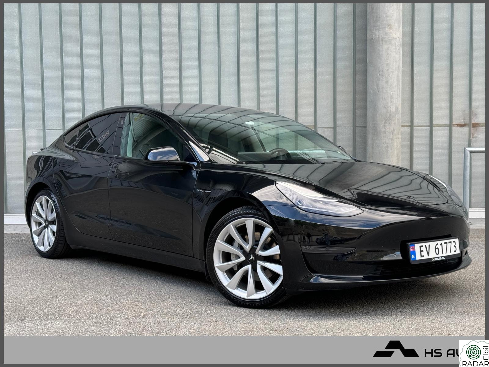 TESLA Model 3 462 HK /4X4/LONG RANGE/VINTER PAKKE/CHROME DELETE/SKINN