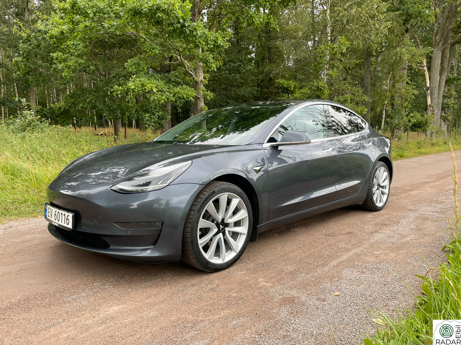 TESLA Model 3 LONG RANGE AWD