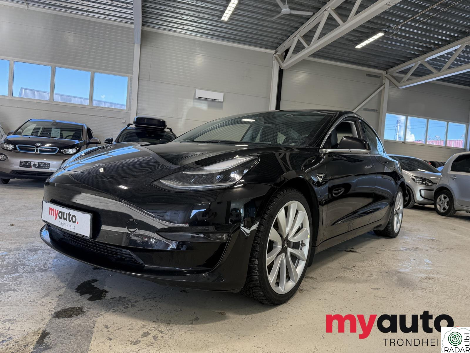 TESLA Model 3 LongRange/4x4/Skinn/Panorama/R-Kamera ++