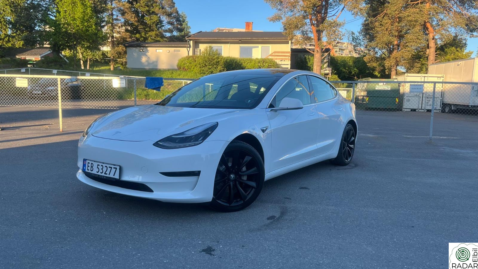 TESLA Model 3 LONG RANGE / NY EU 05.28 / 4X4 / PREMIUM LYD /AUTOPILOT