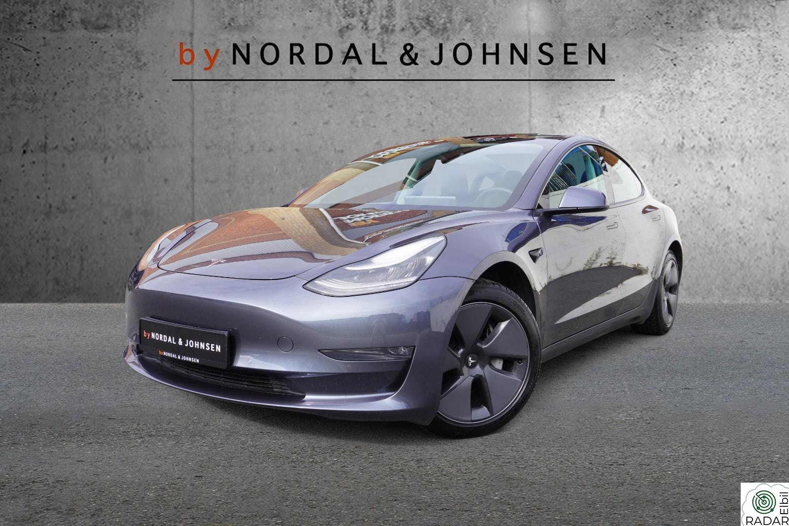 TESLA Model 3 AWD LONG RANGE AUTOPILOT PANORAMA RYGGEKAM NAVI DAB++