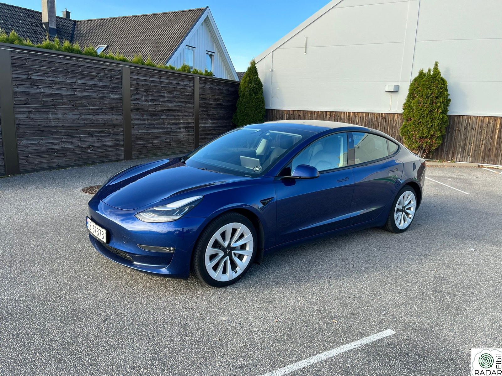TESLA Model 3 Long Range AWD. Hengerfeste / varmepumpe