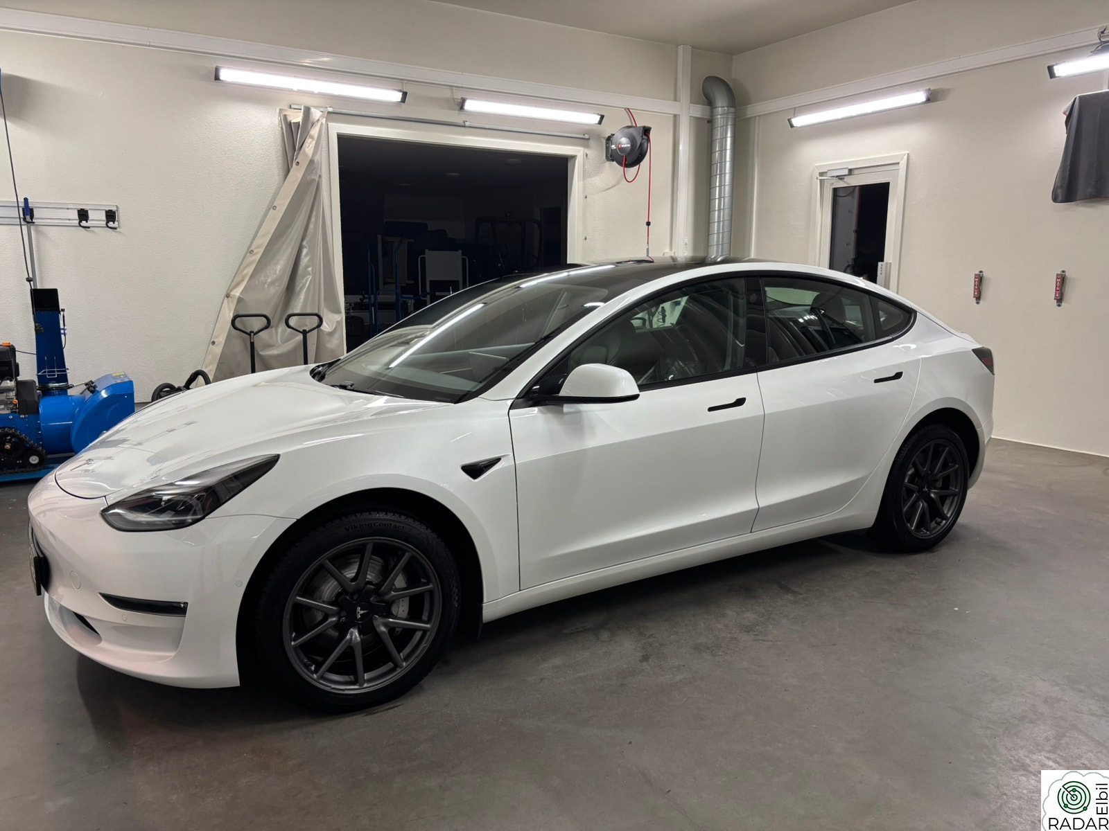 TESLA Model 3 Long Range AWD (498 hk)