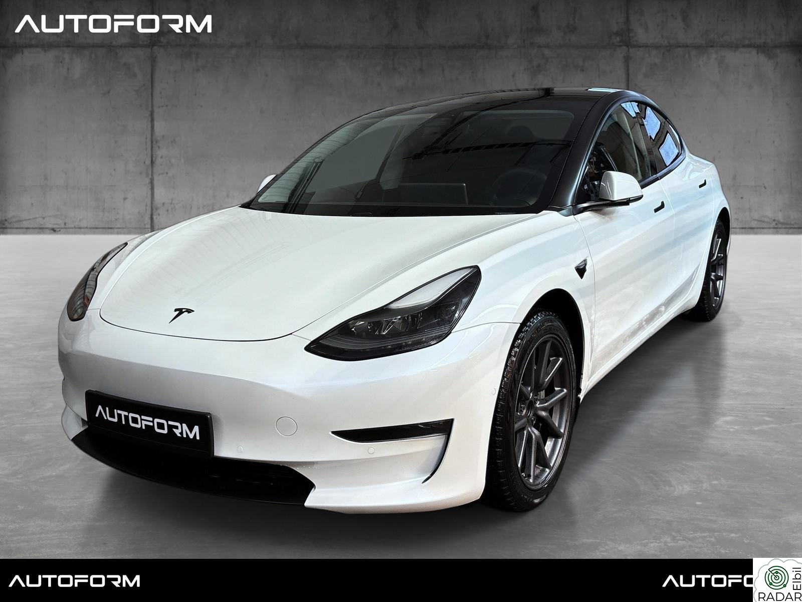 TESLA Model 3 LR AWD, Krok, Foliert tak