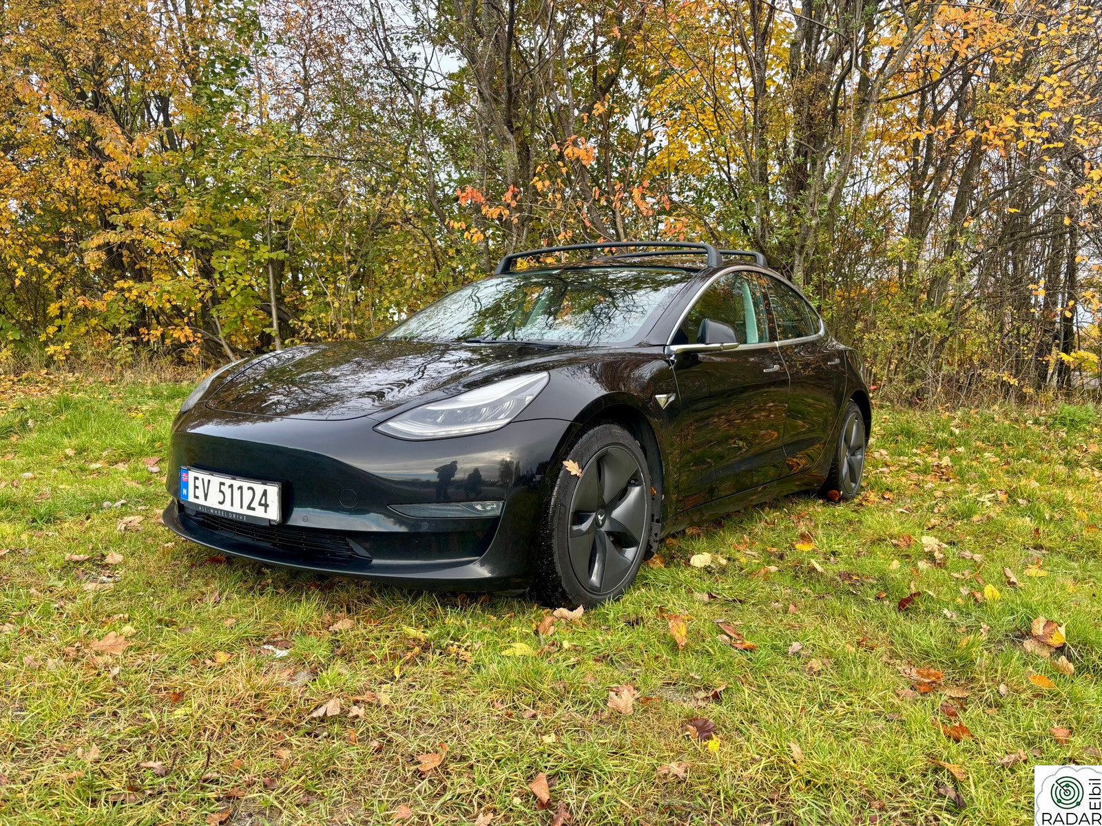 TESLA Model 3 Long Range AWD Solid Black Premium-interiør